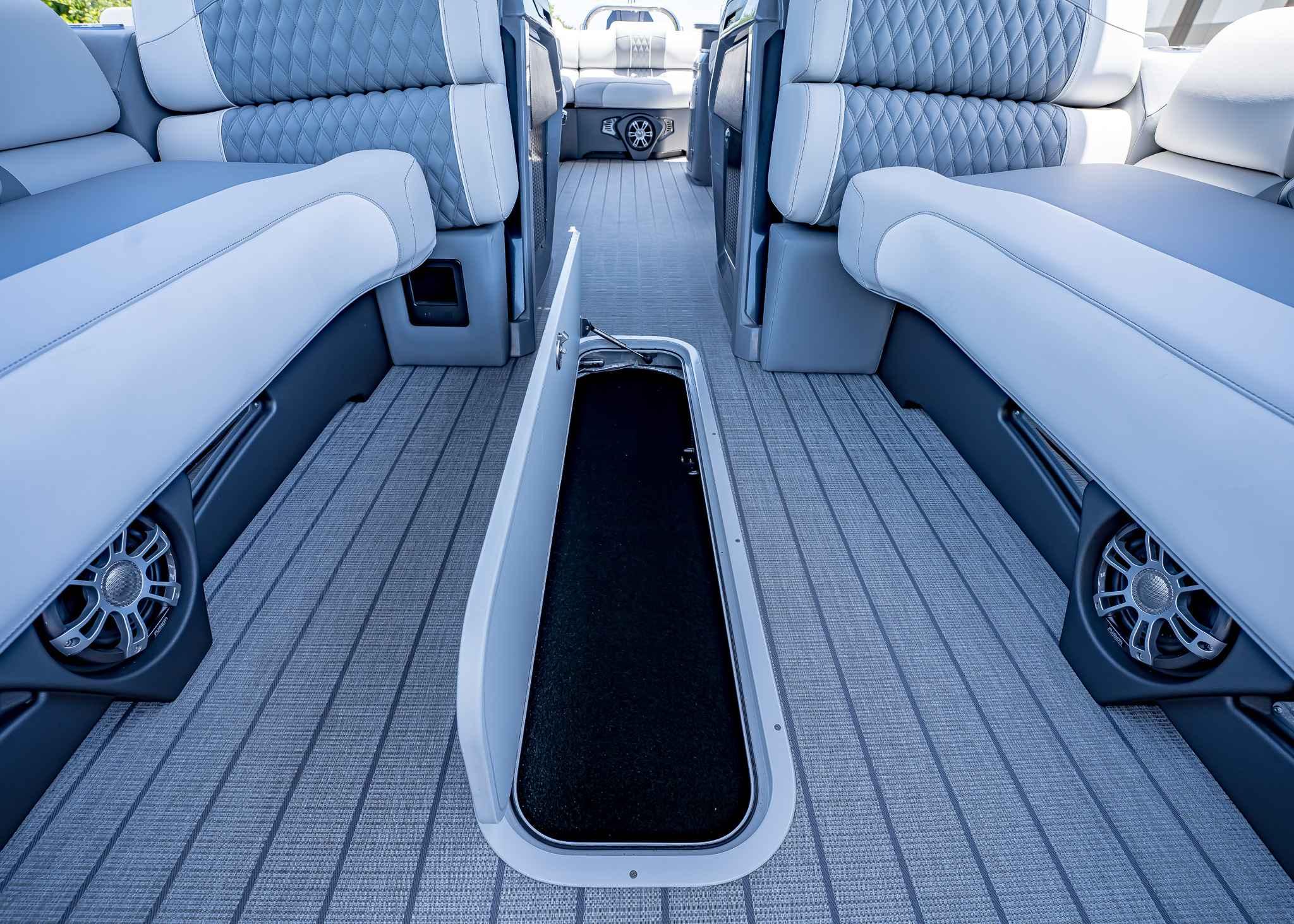 2025 Tahoe Pontoon Grand Tahoe LTD Elite Windshield - 38