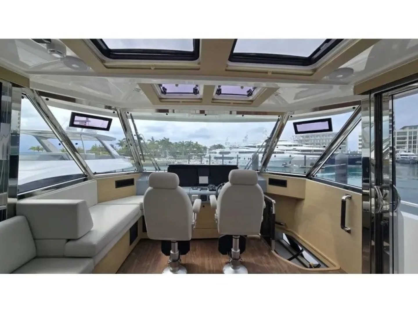 2025 Aquila 54 YACHT - Image 19
