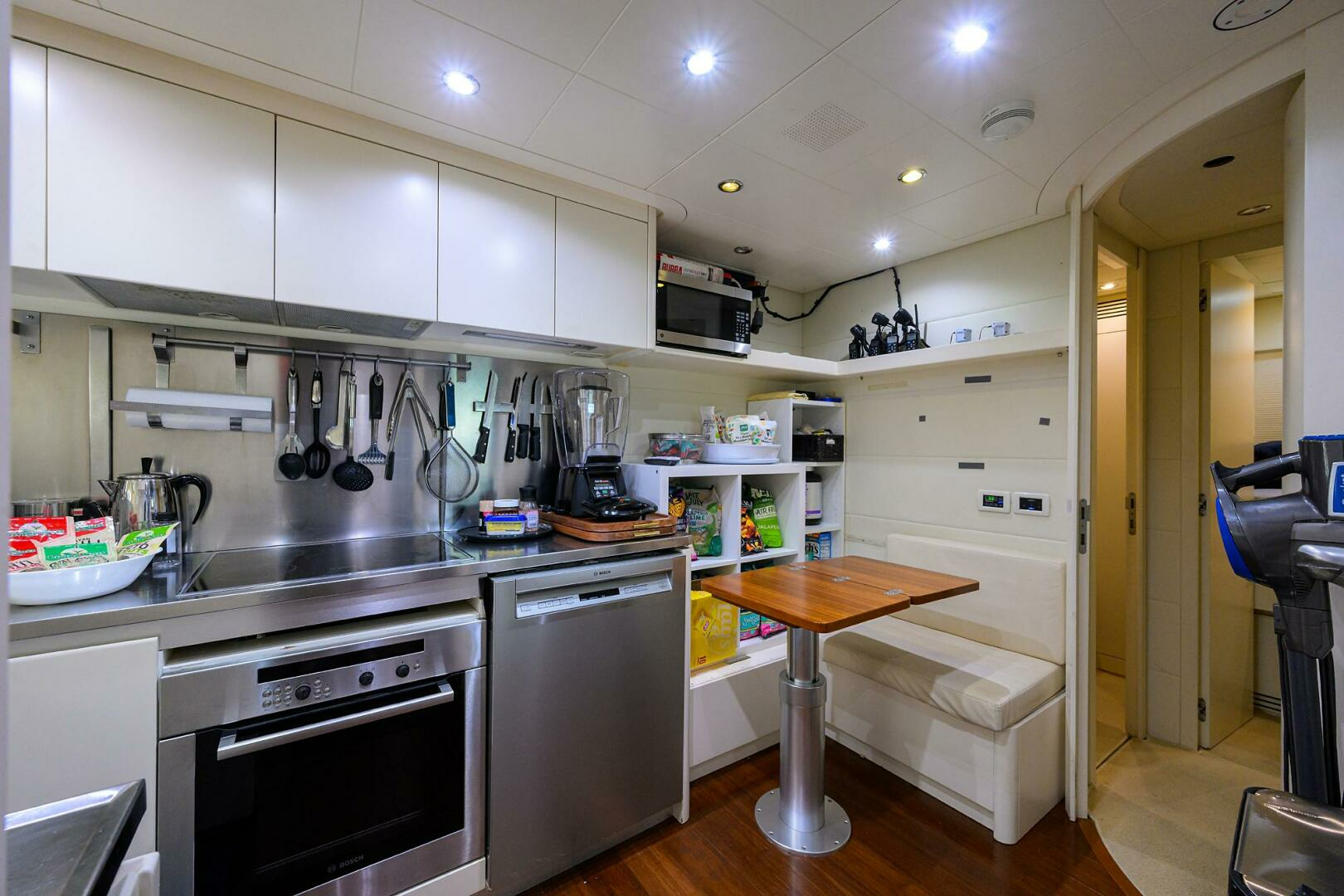 2009 Pershing 90 Express - Image 18