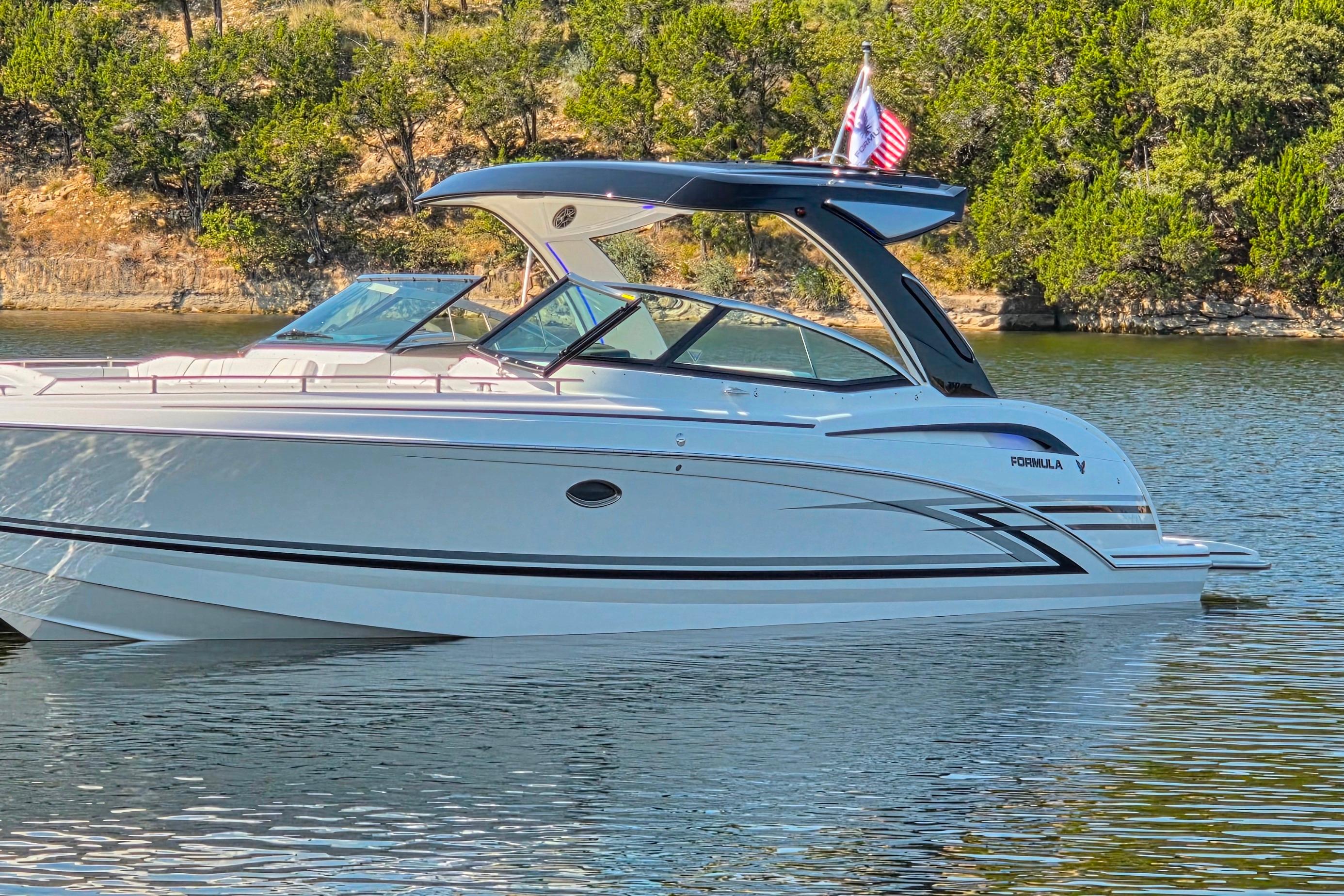 2026 Formula 350 Crossover Bowrider I/O