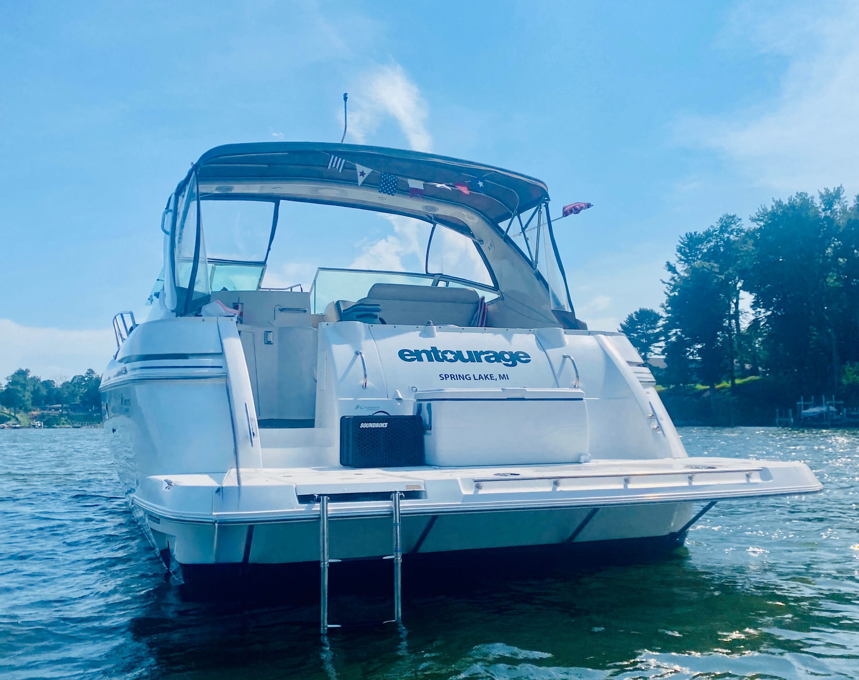 2000 Cruisers Yachts 3870