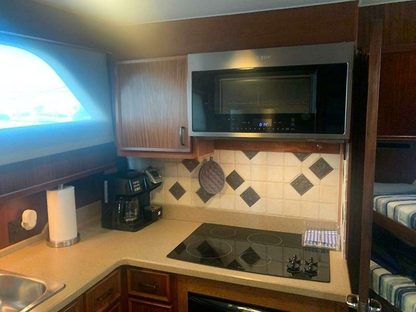 1984 Hatteras 53 - Image 38
