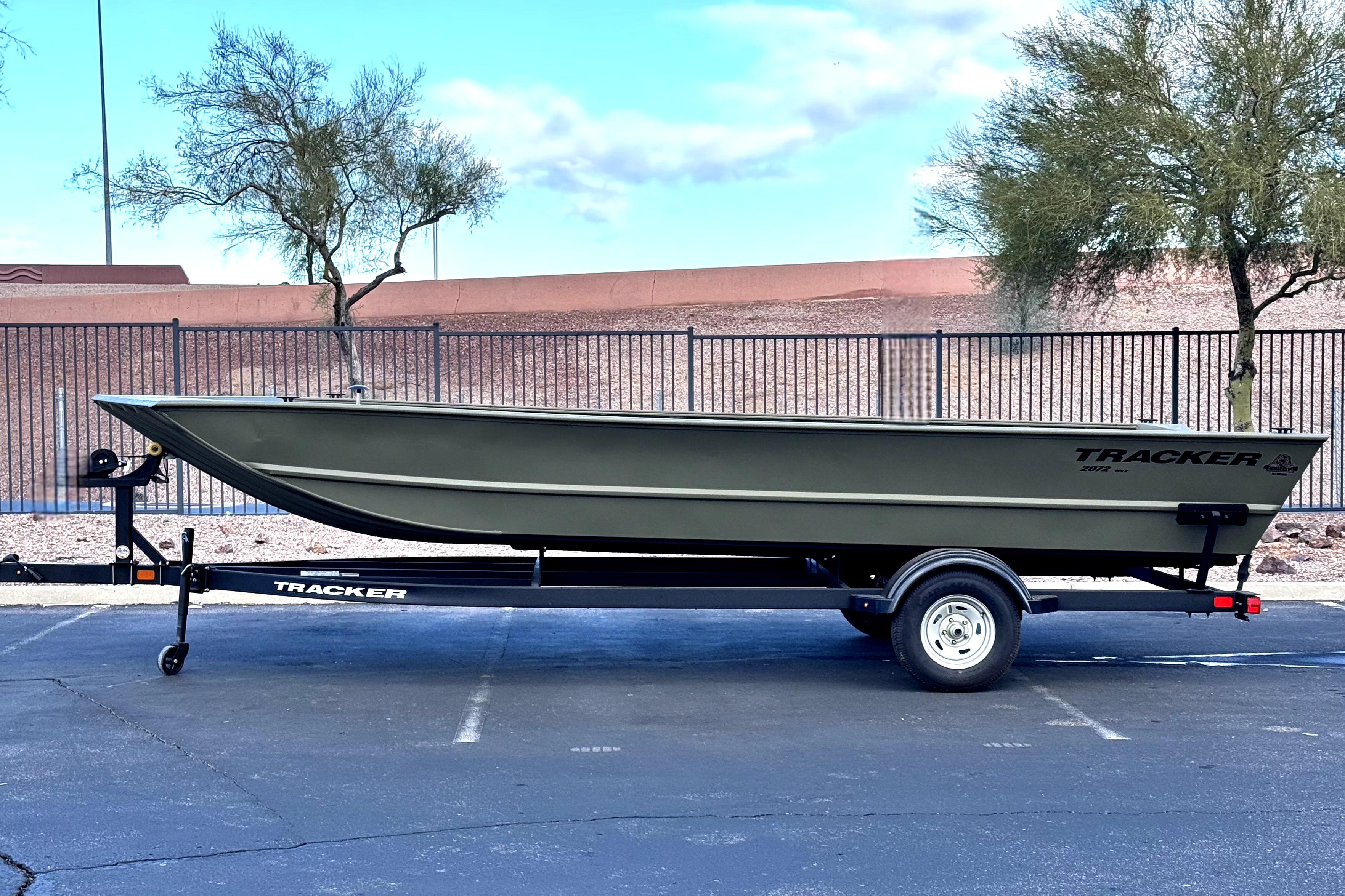 2026 Tracker Grizzly 2072 Utility
