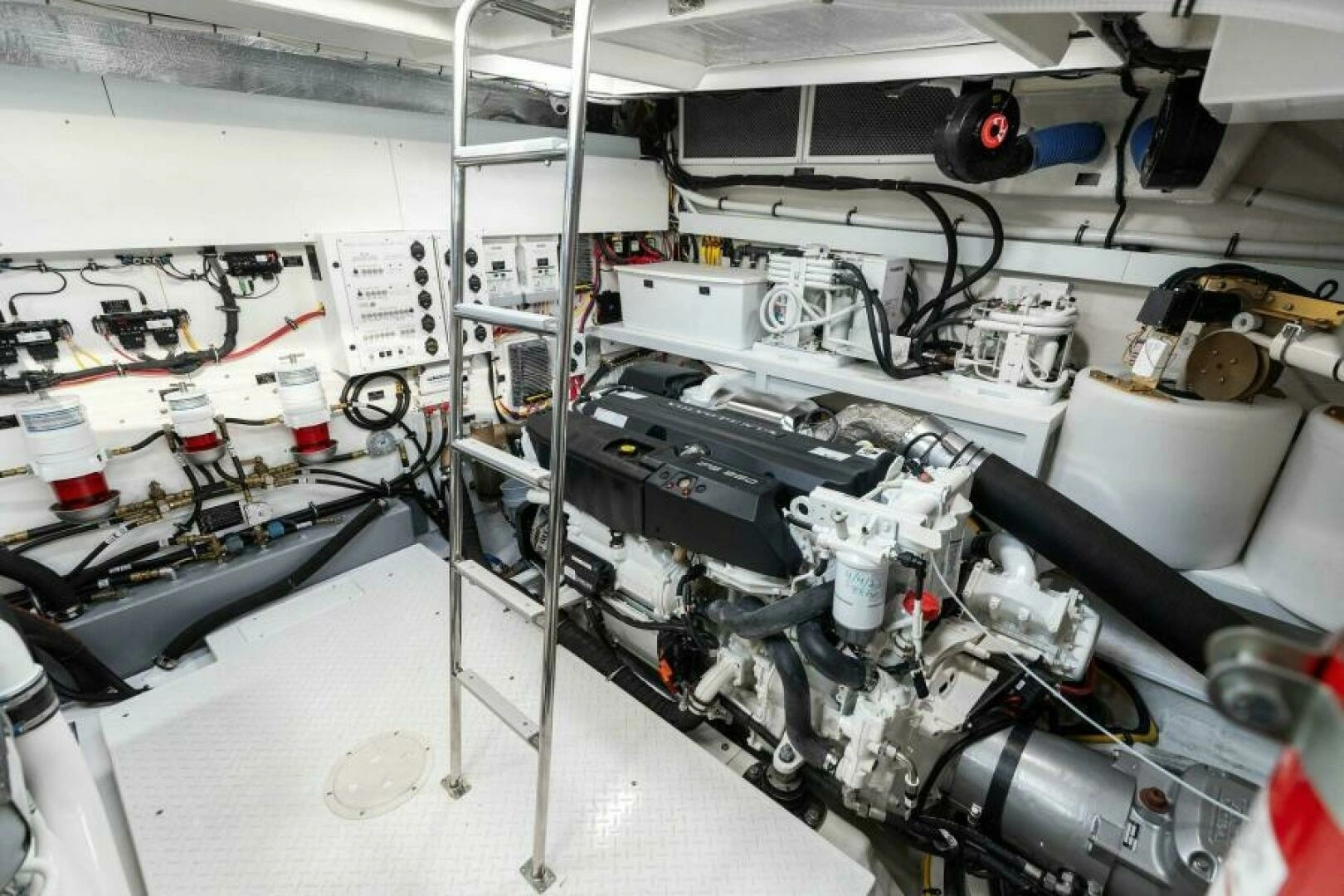 2023 Cruisers Yachts 60 Cantius Fly - Image 50