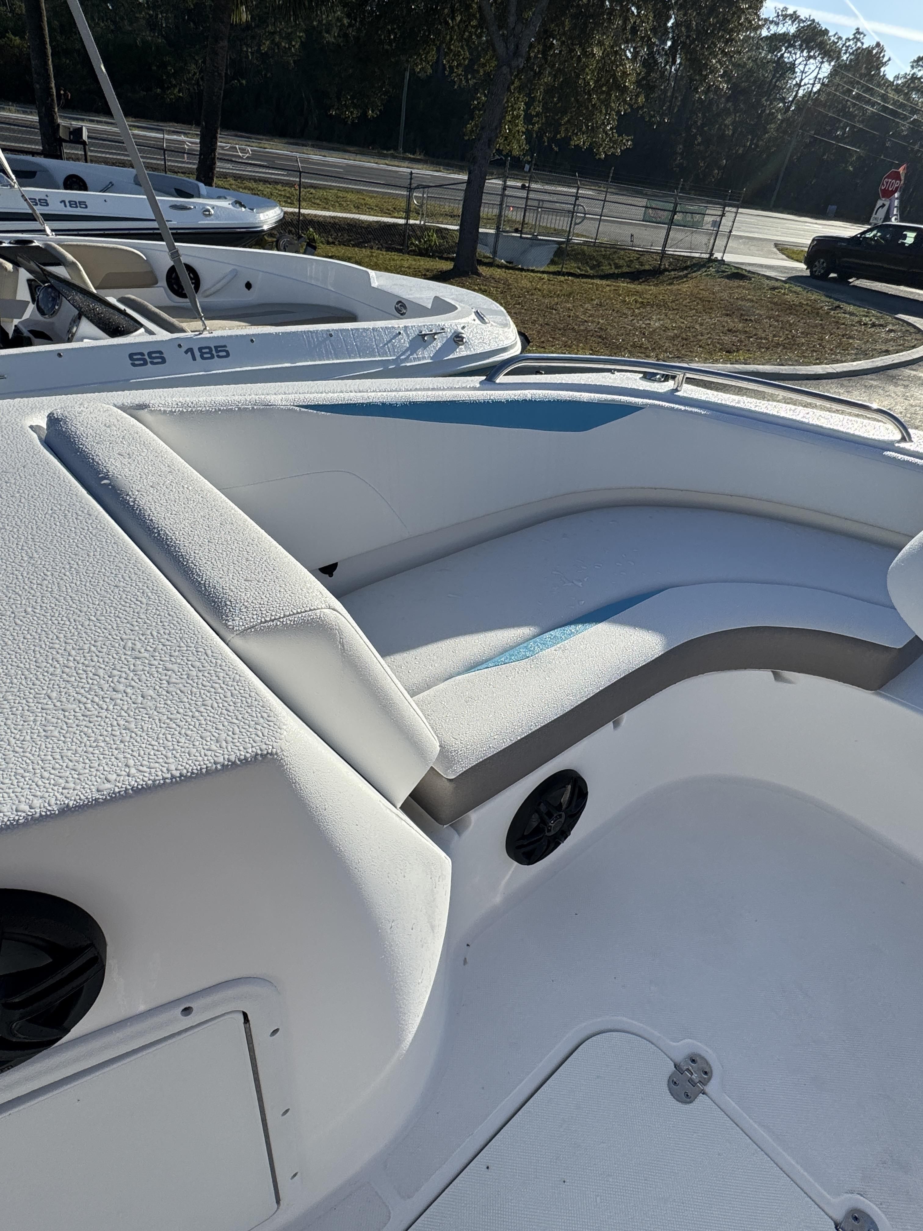 2026 Hurricane SunDeck Sport 188 OB - 34