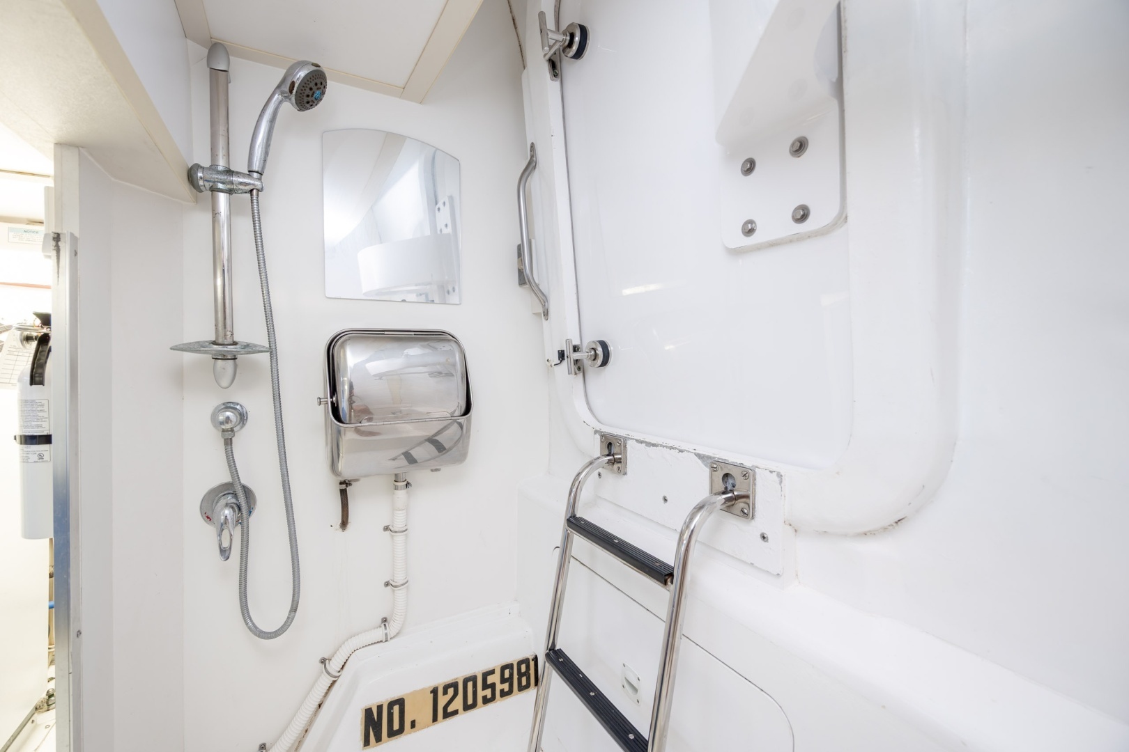 2008 Hatteras Motor Yacht - Image 12