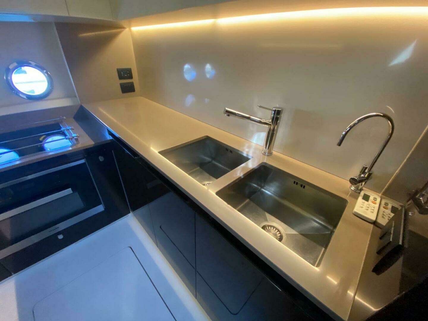 2016 Azimut 77S - Image 37