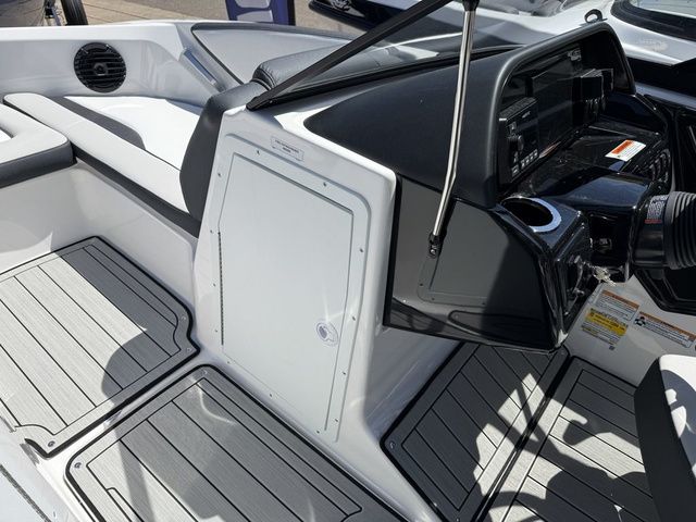 2026 Yamaha Boats 195S - 25
