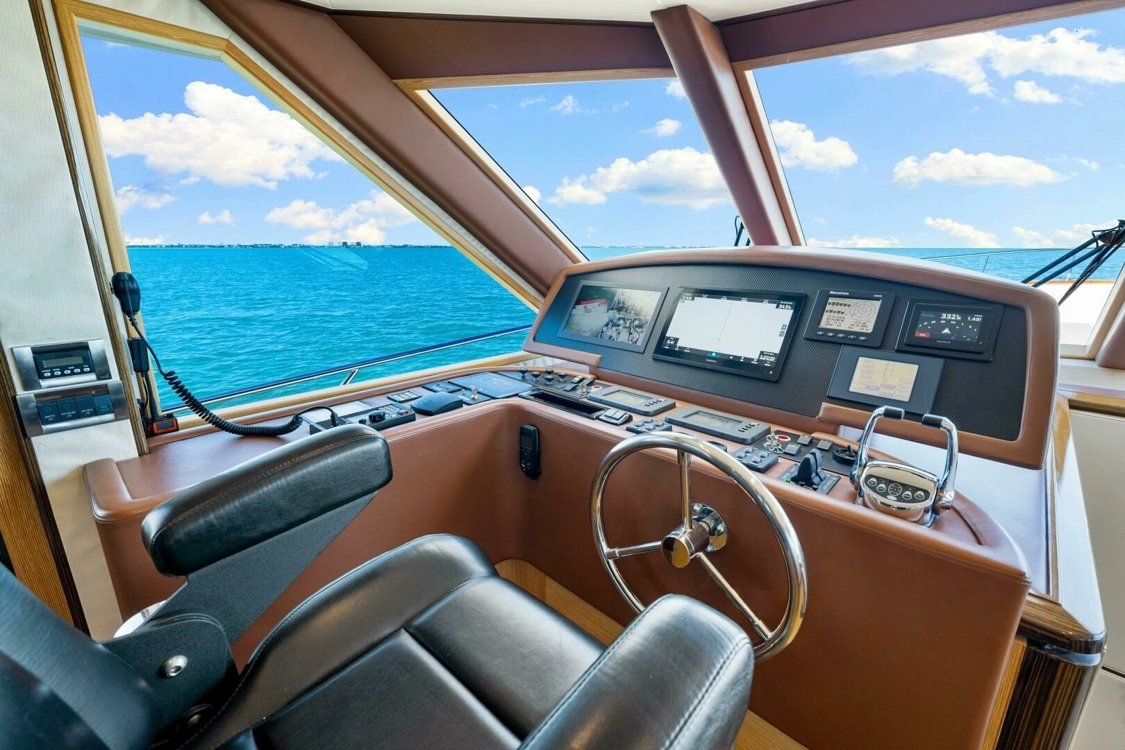 2010 Ocean Alexander 83 Motor Yacht - Image 4