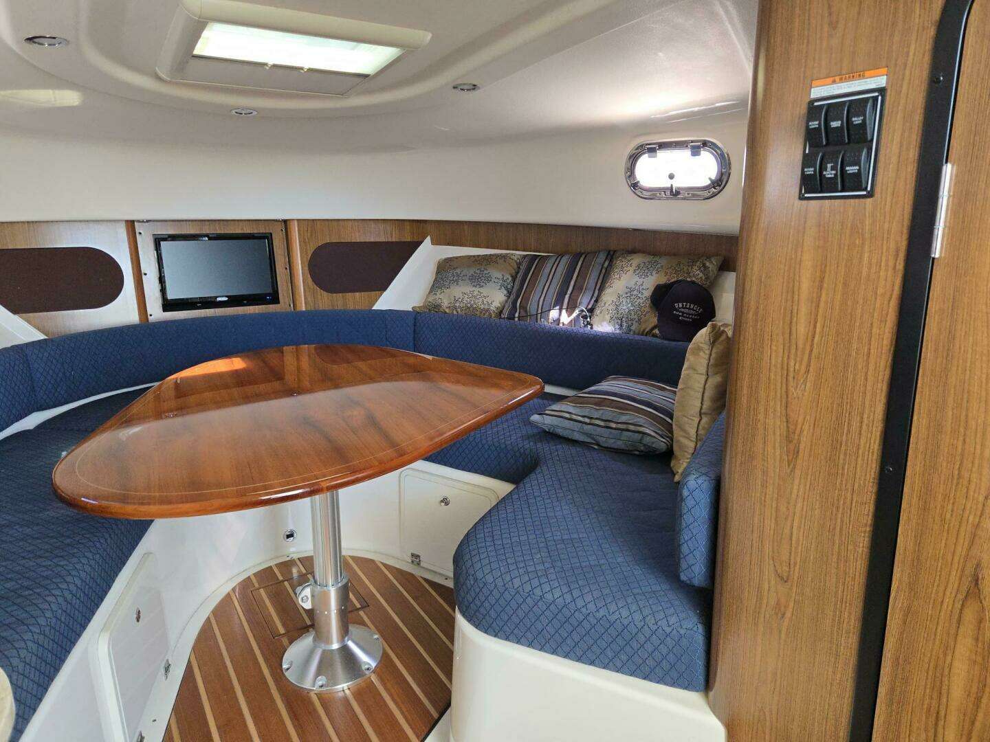2013 Pursuit 345 Offshore - Image 23