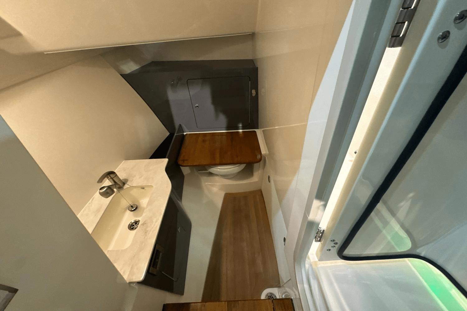 2025 Boston Whaler 330 Vantage - 27