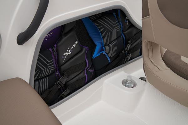 2025 Tahoe 185 S - 49