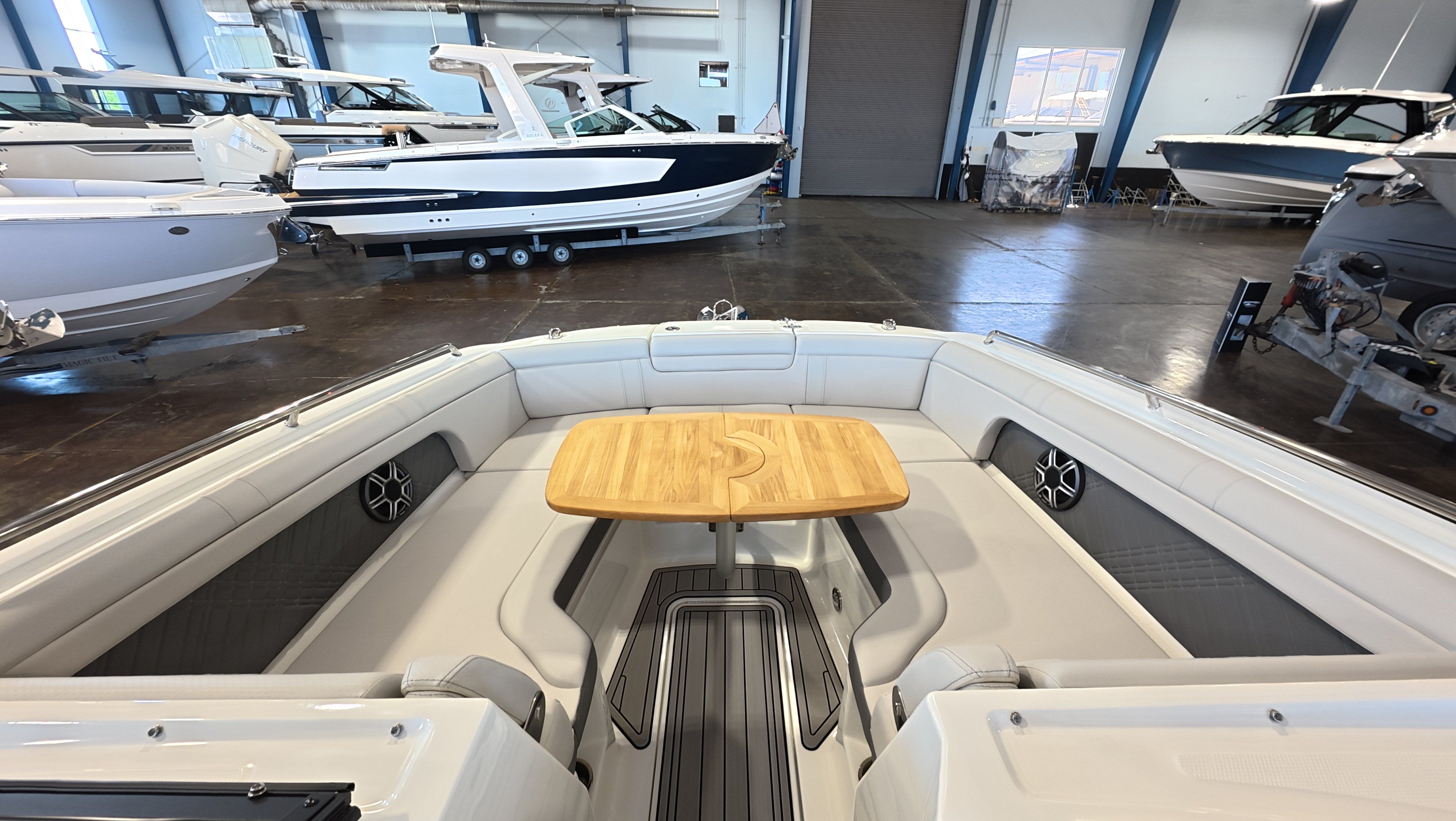 2026 Sea Ray SDX 290 Outboard - 20