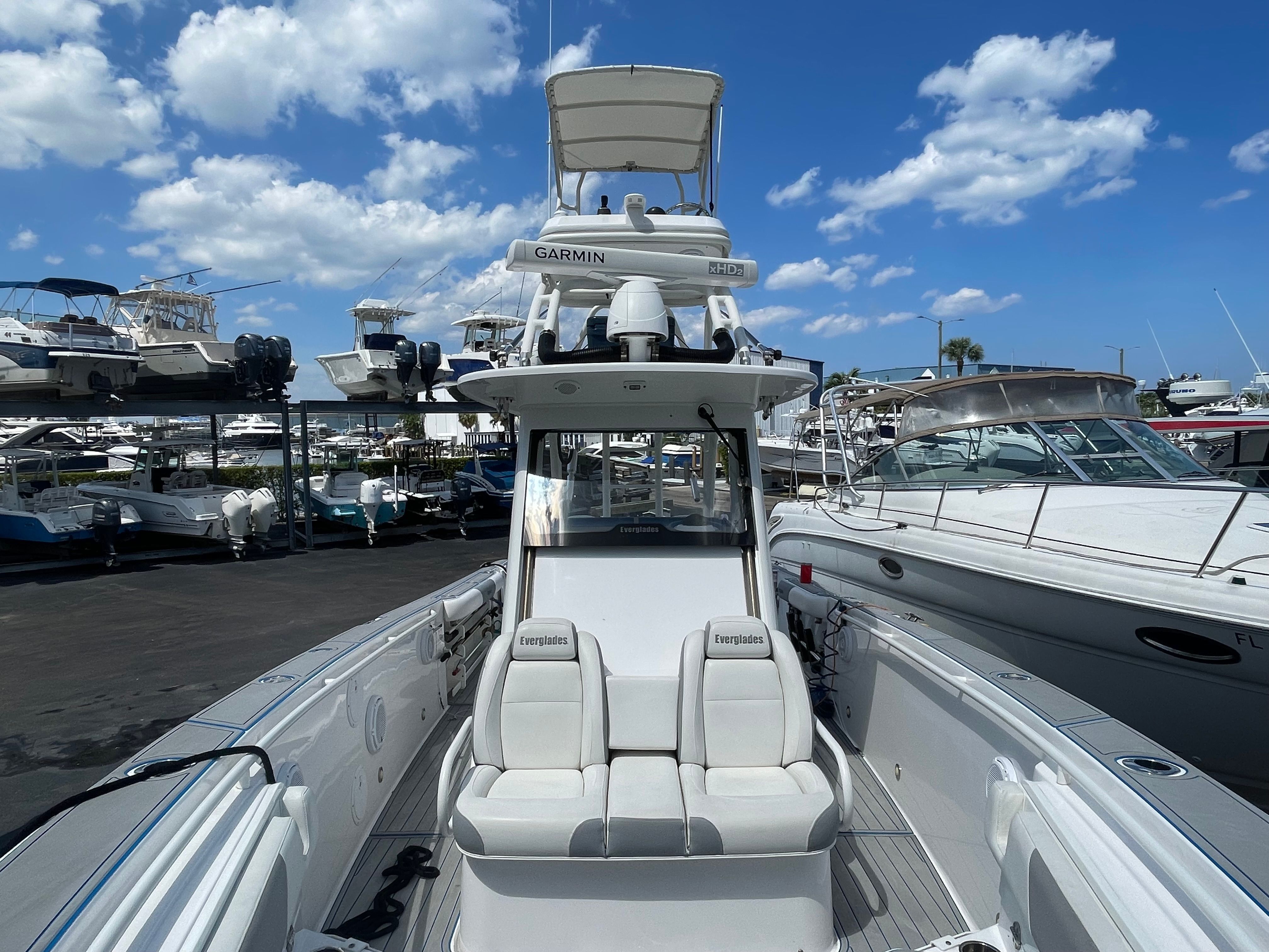 2017 Everglades 325 Center Console - 11