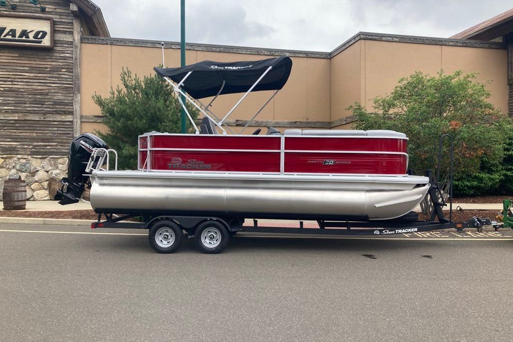 2026 Sun Tracker Party Barge 20 DLX