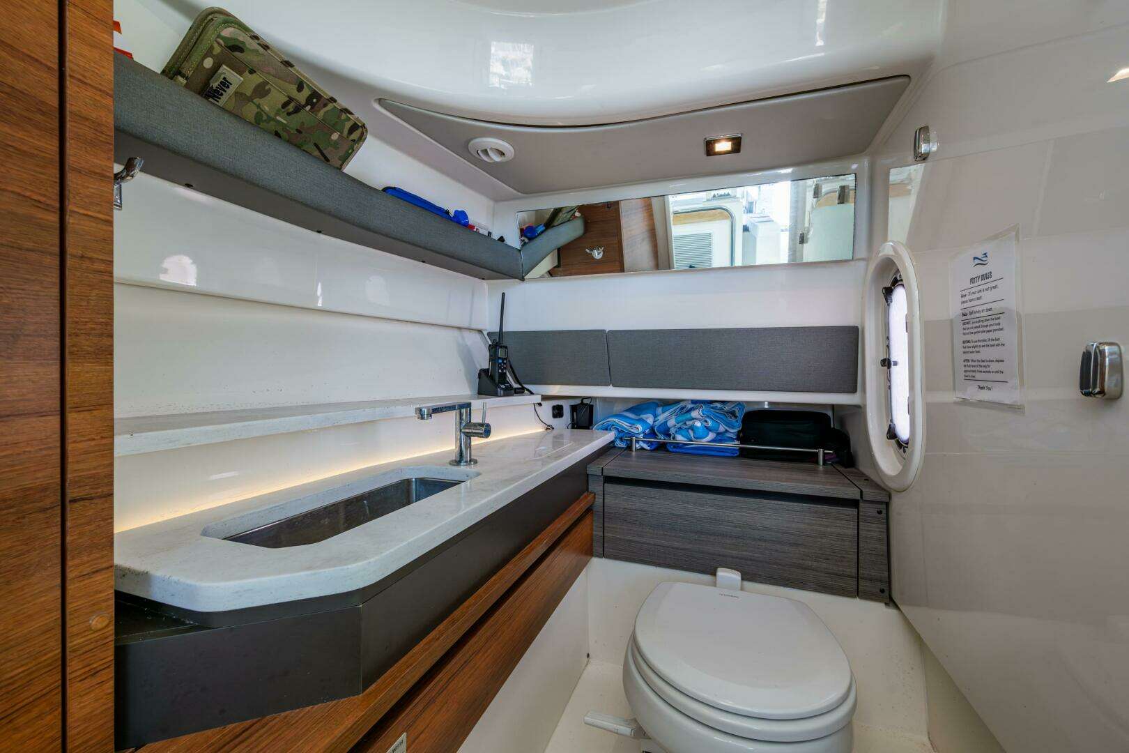 2021 Tiara Yachts 34 LX - Image 21