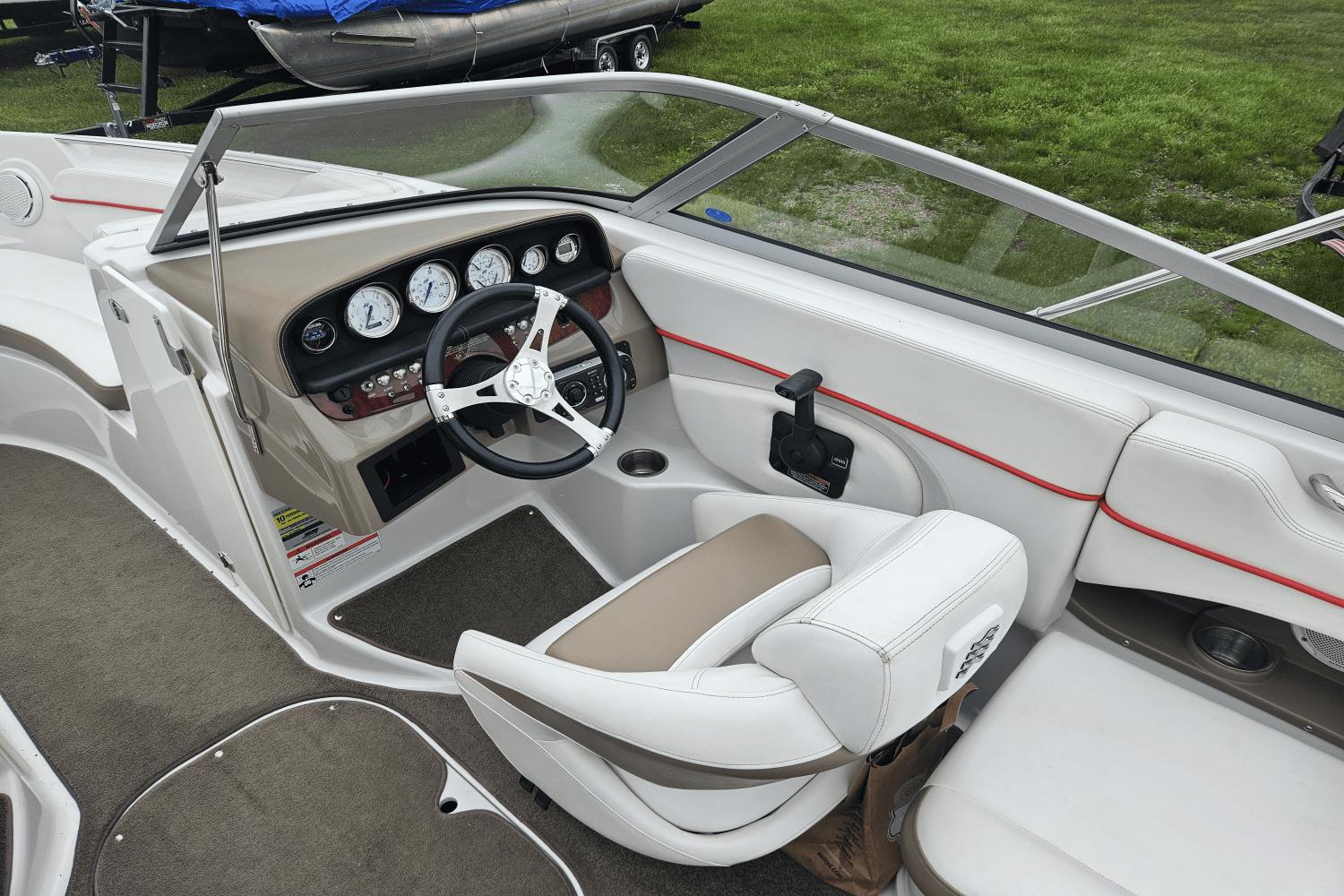 2008 Four Winns H220 - 13