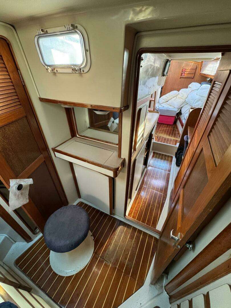 1987 Irwin 38 - Image 42