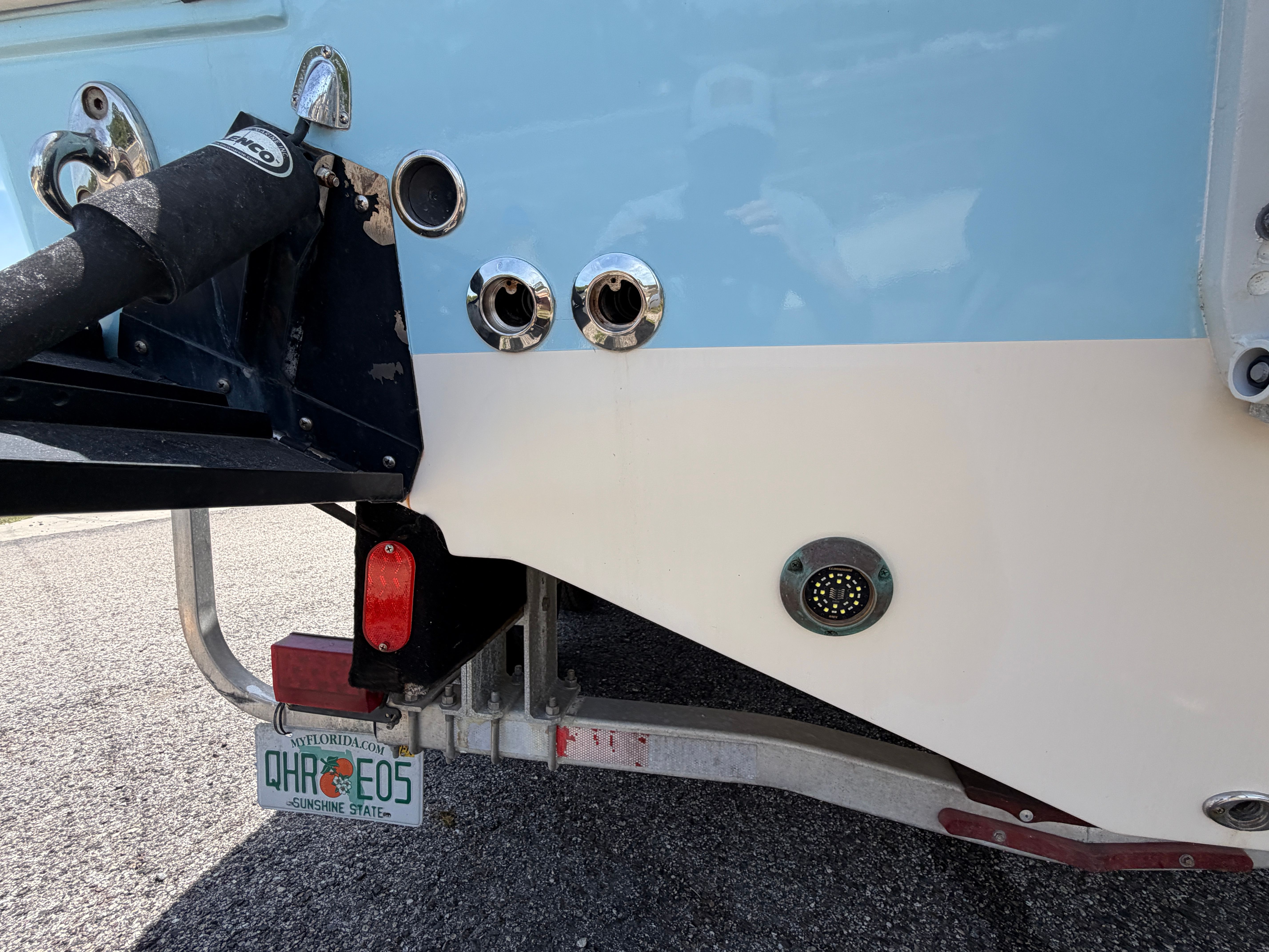 Rear view of a 2004 McKee Craft 24 FREEDOM boat trailer.
