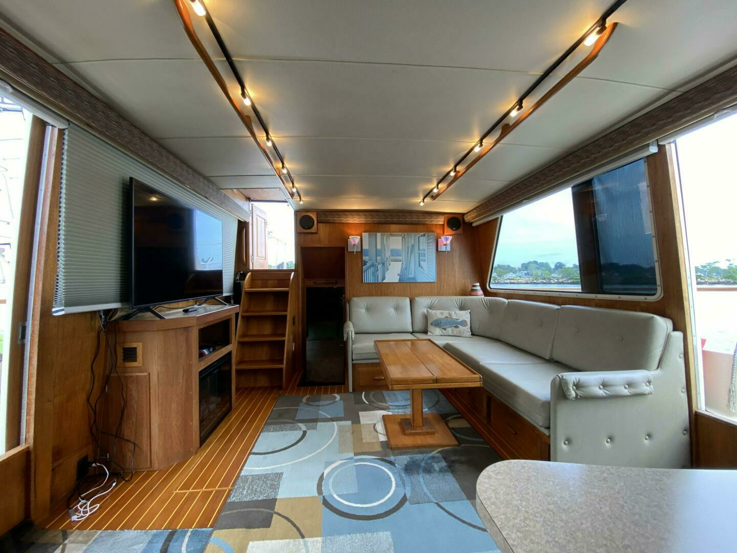 1983 Tollycraft Aft Cabin - Image 29