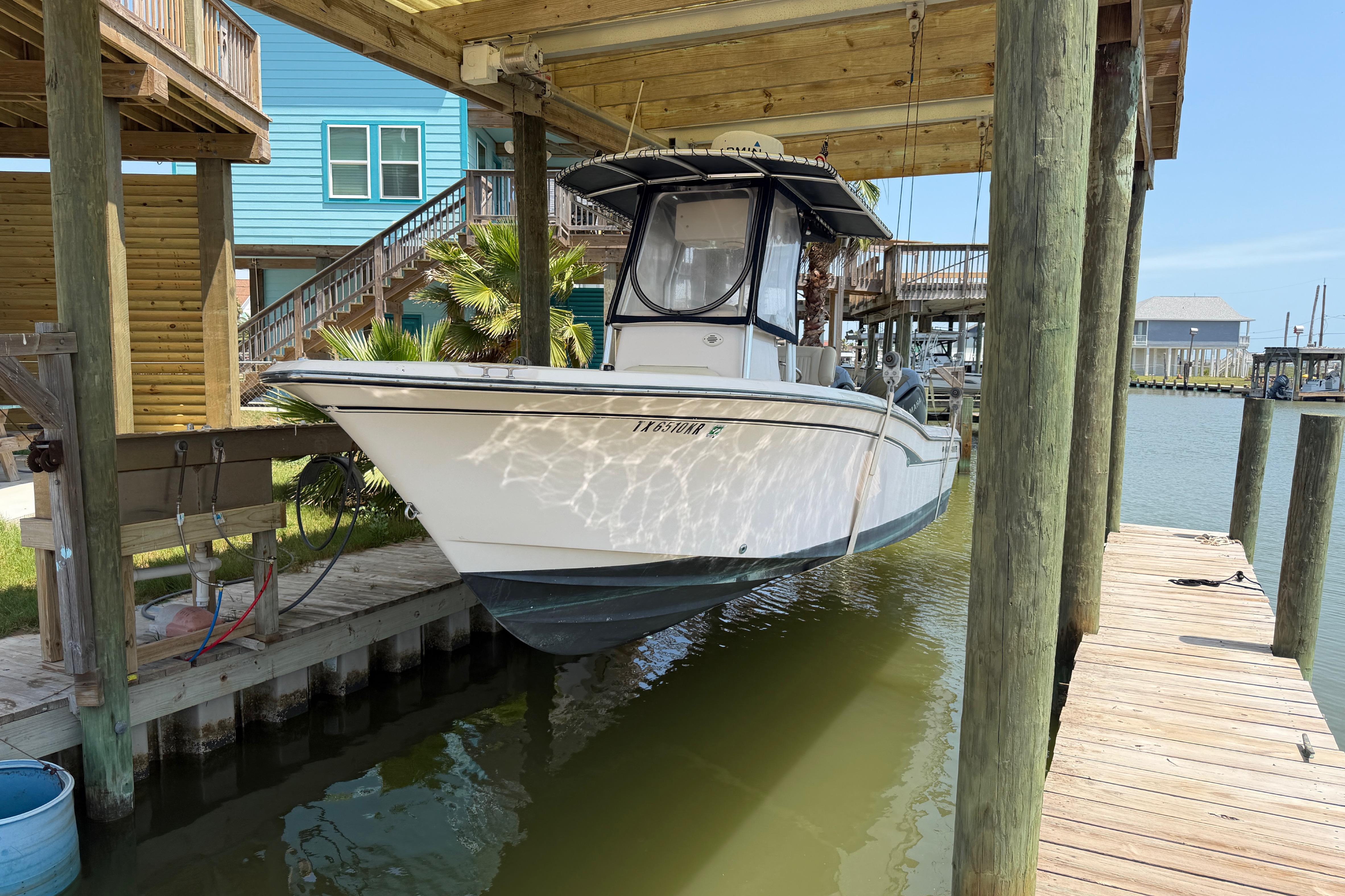 2004 Grady-White Advance 257