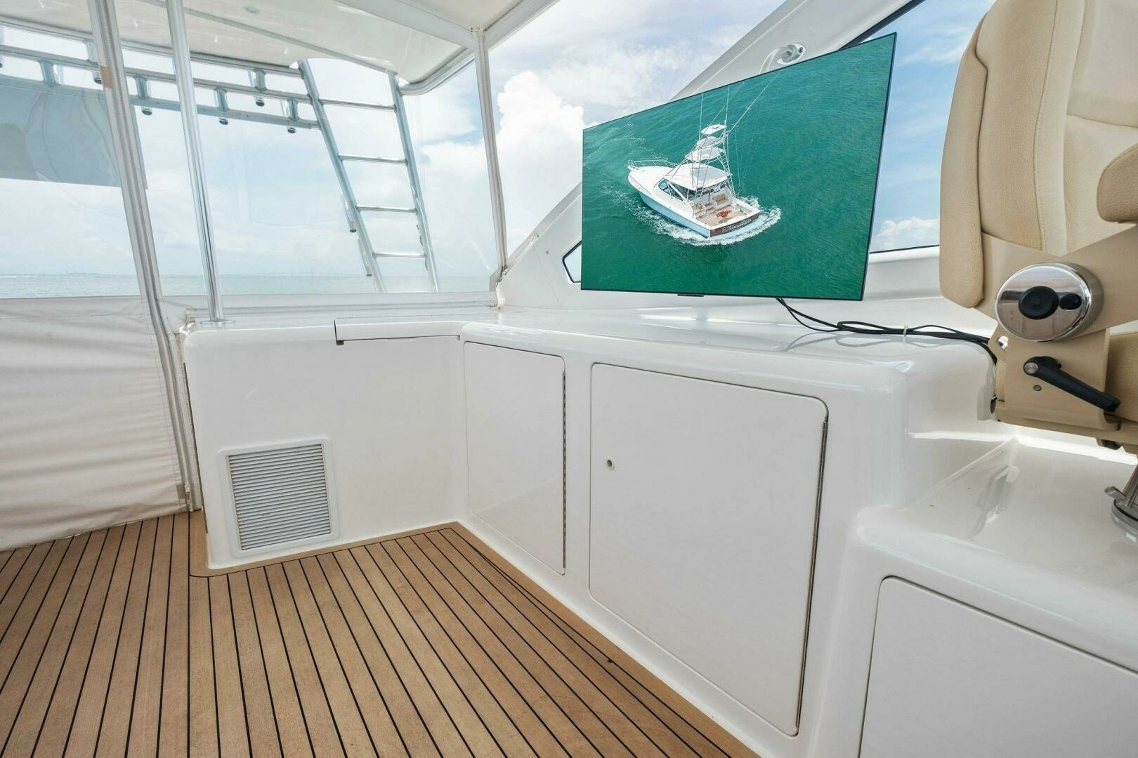 2015 Viking 52 OPEN - Image 33