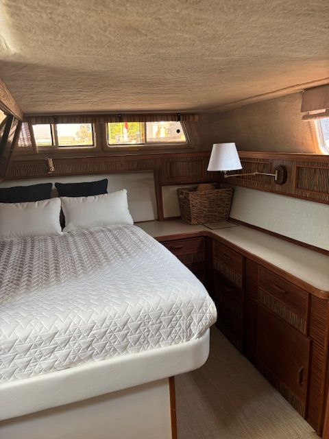 Interior of 1986 Sea Ray 360 Aft Cabin featuring cozy bedroom.