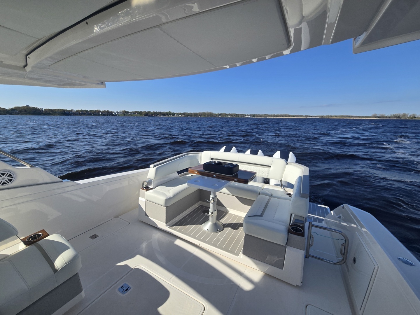 2024 Tiara Yachts 38 LS - Image 10