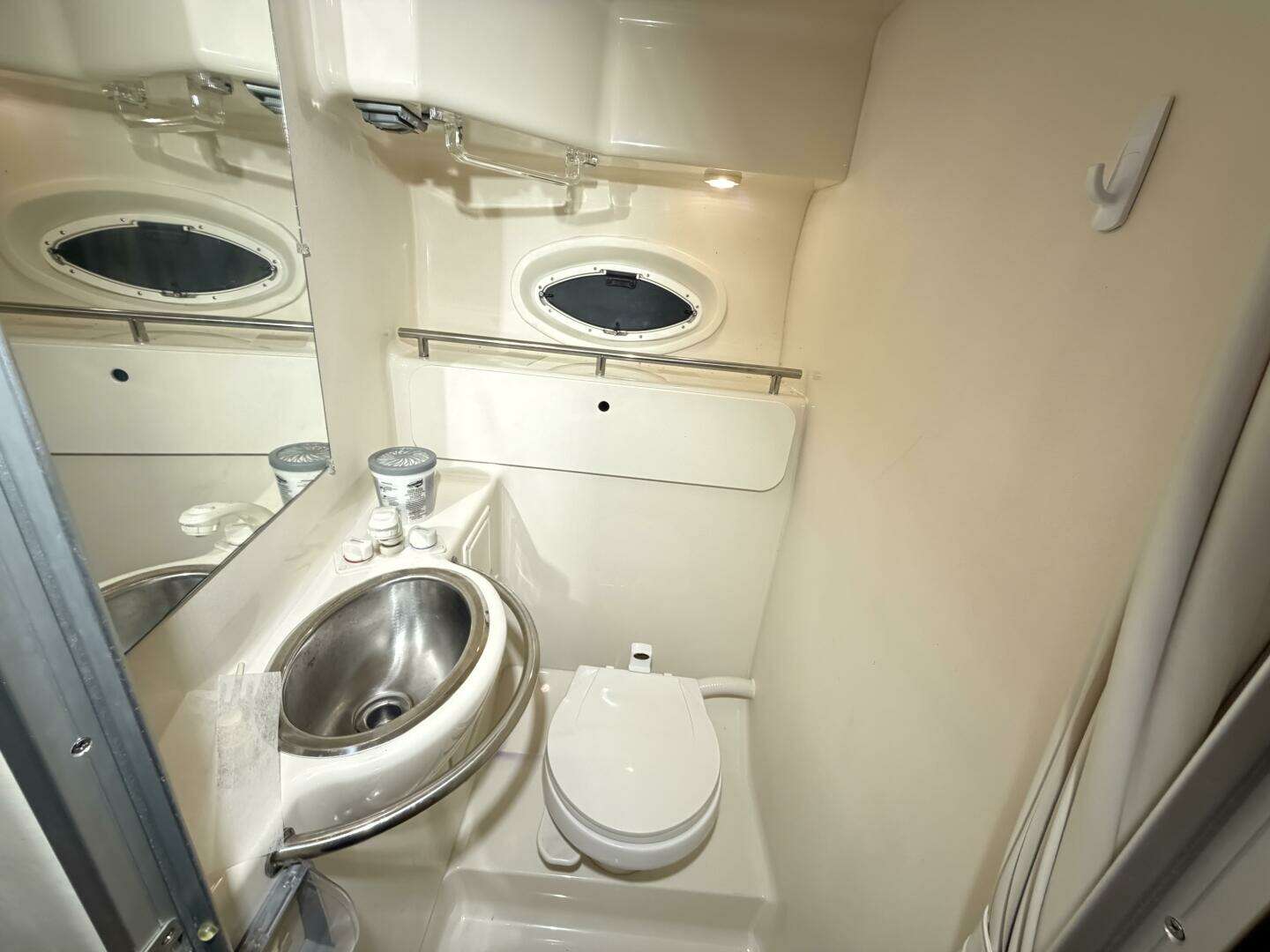 2001 Maxum 3300 SCR - Image 14
