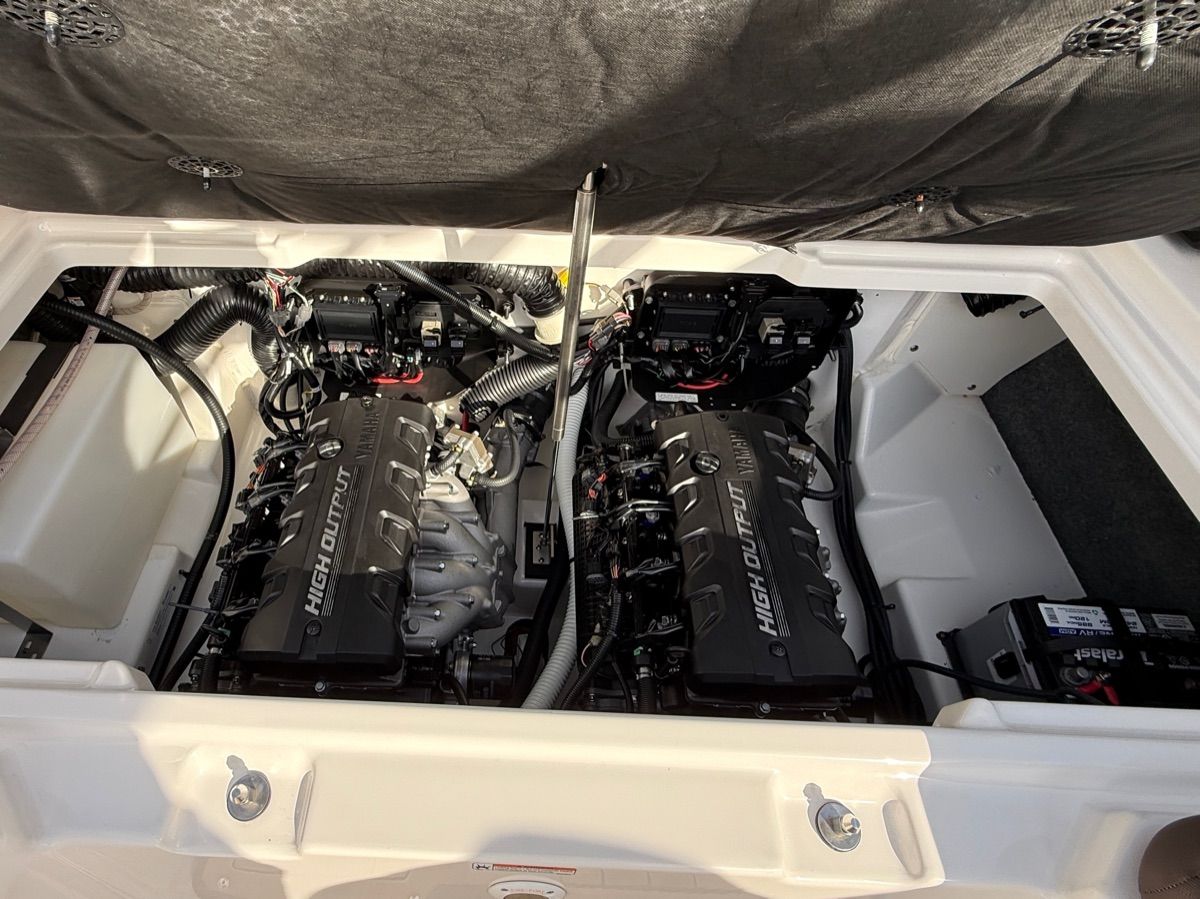 2022 Yamaha Boats 252SE - 8