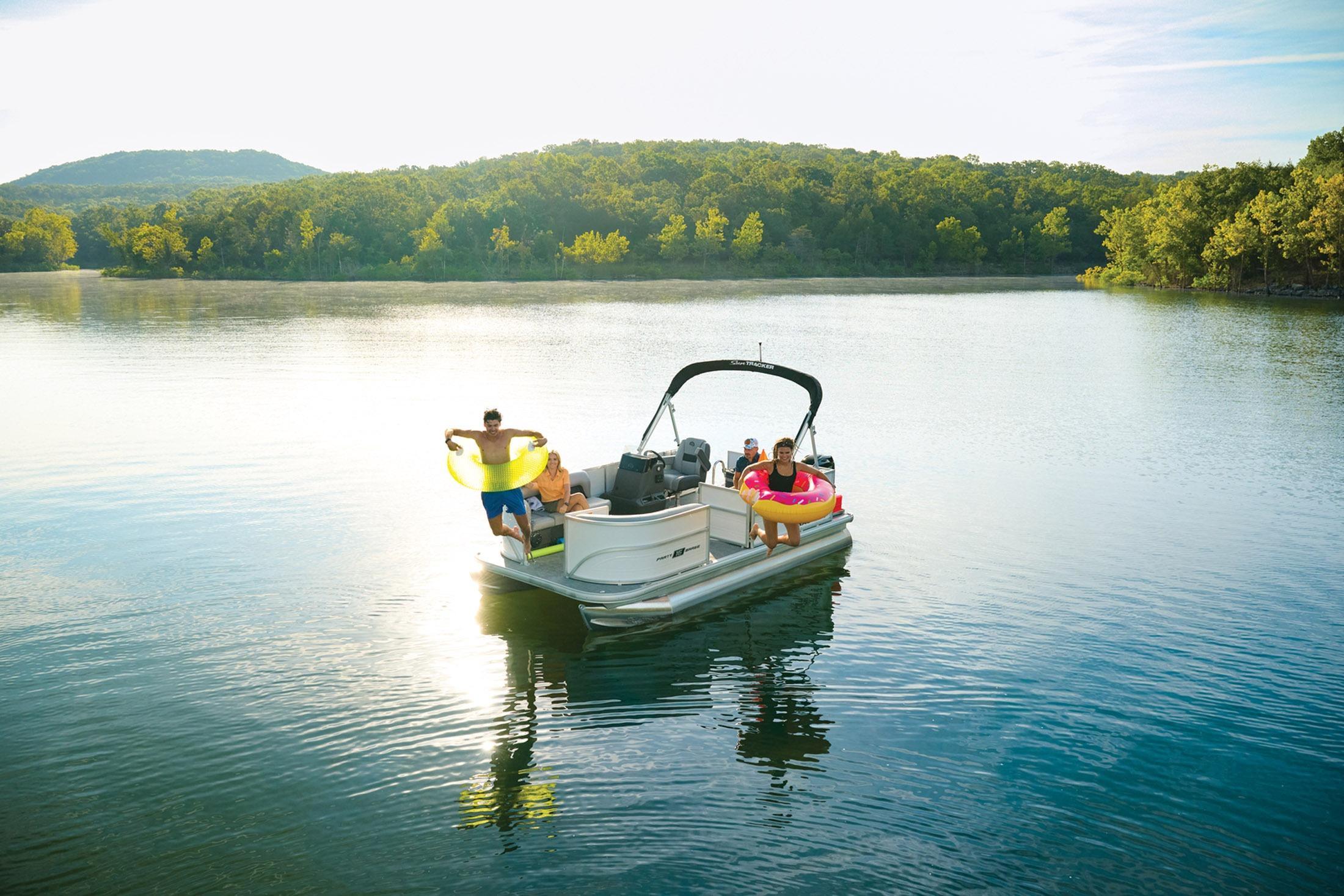 2026 Sun Tracker Party Barge 16 DLX - 10