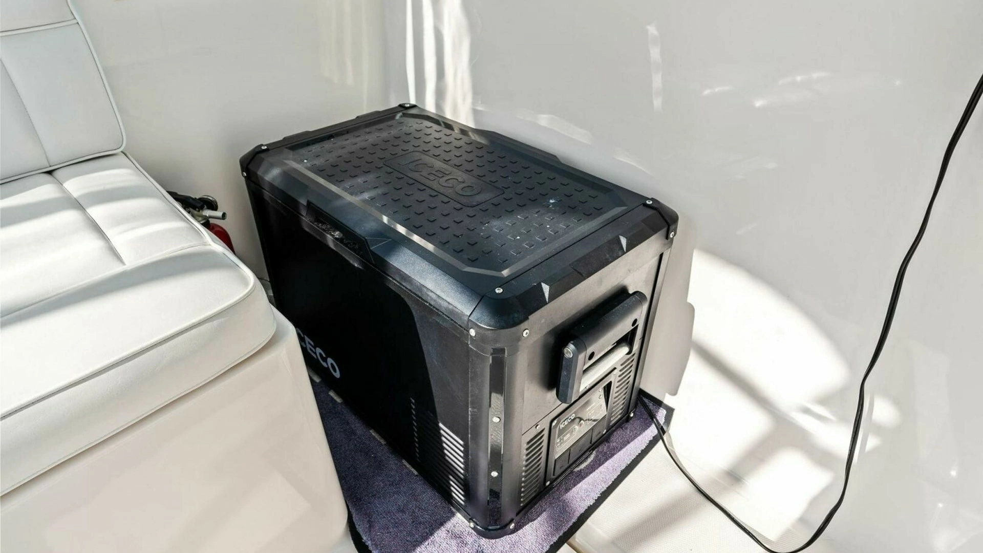 2005 Cabo 40 Express - Image 17