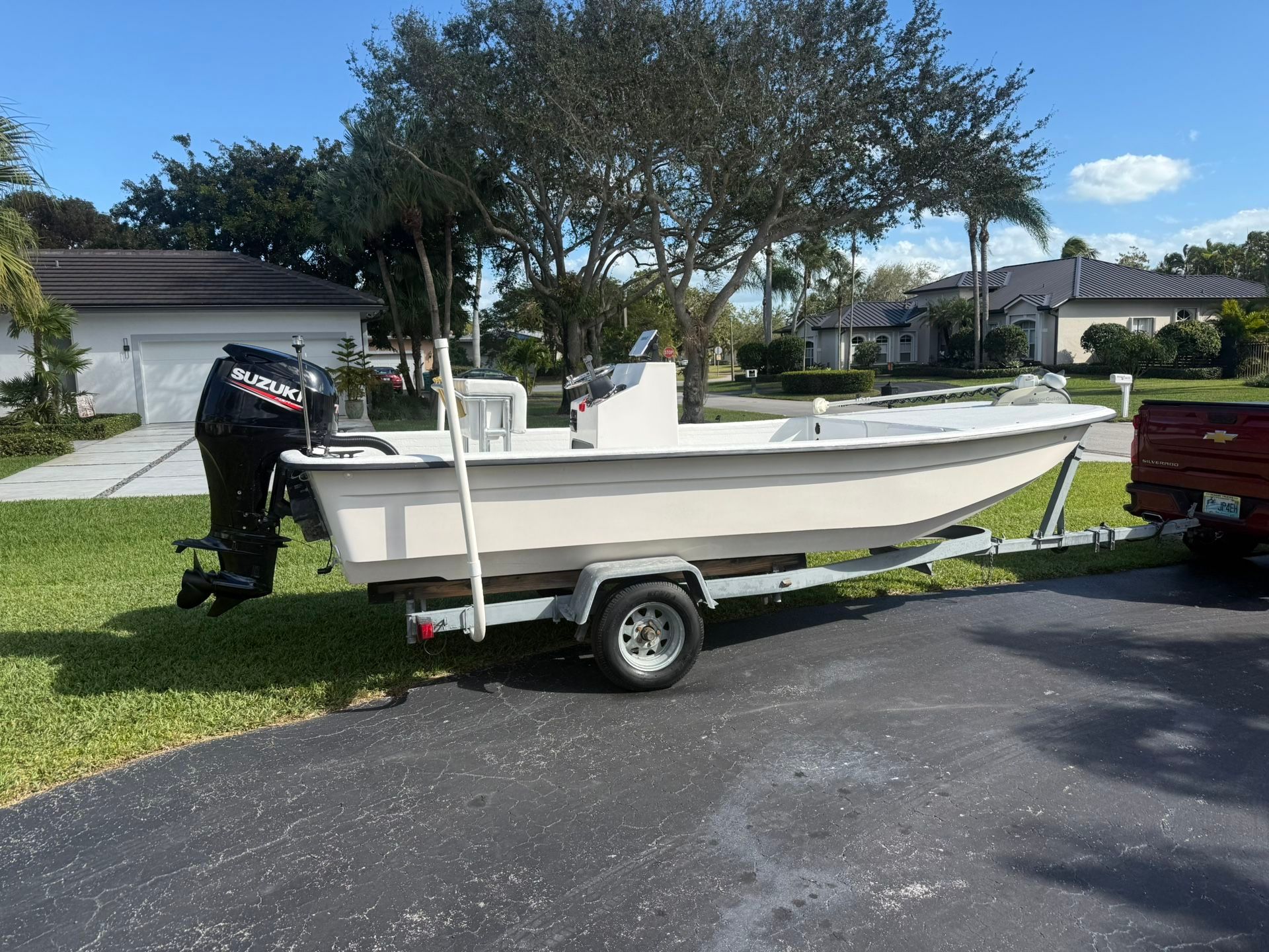 1995 Carolina Skiff 17 DLX on trailer in driveway.