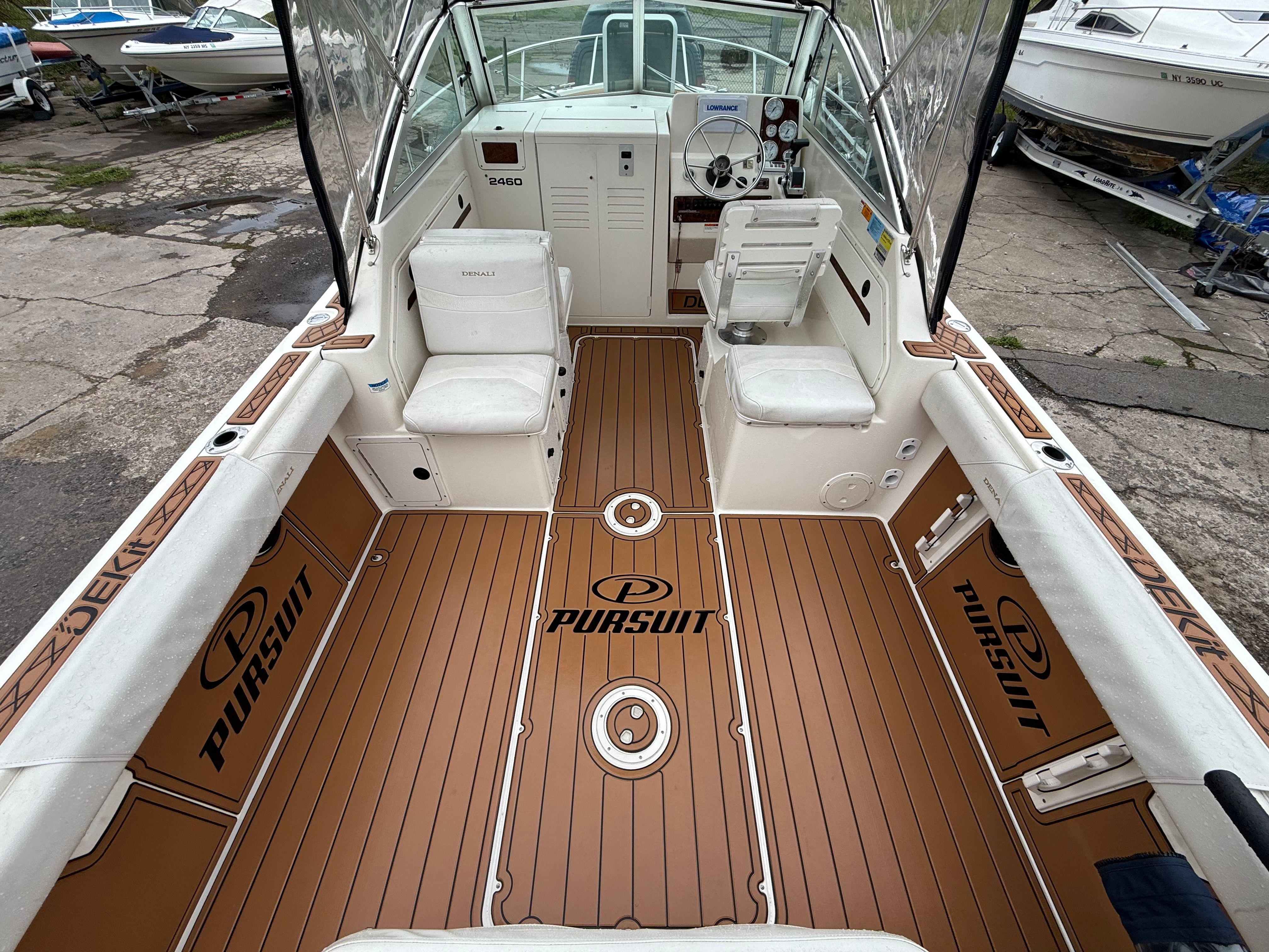 2002 Pursuit 2460 Denali