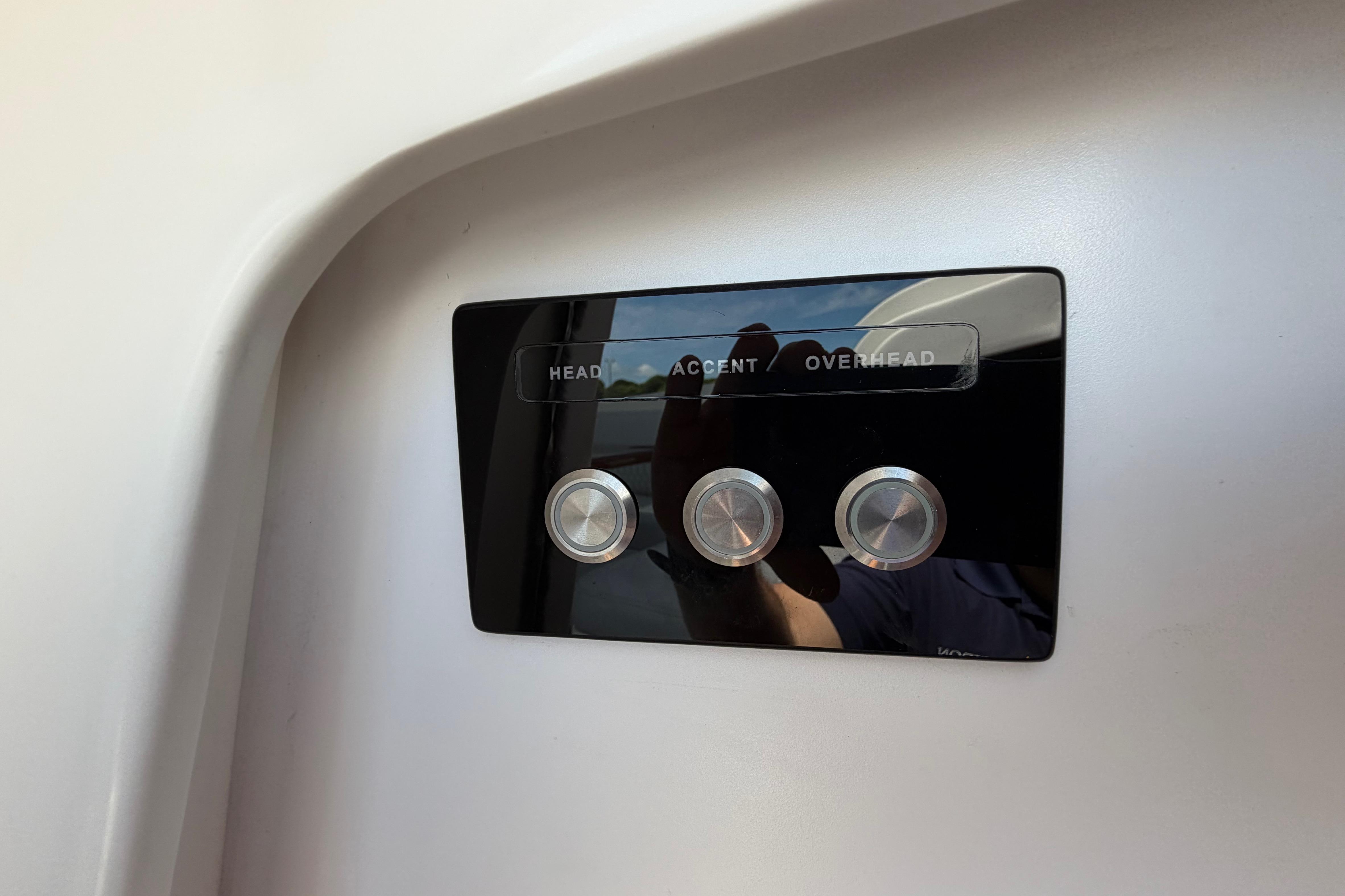 Control panel with three buttons on a 2009 Everglades 350LX boat.