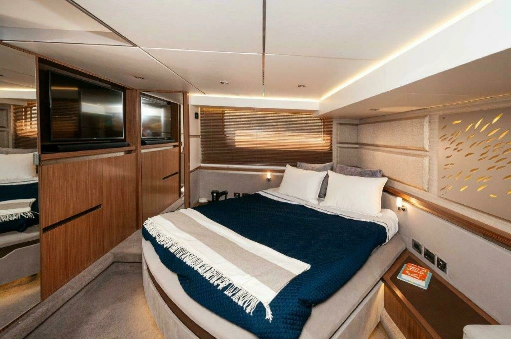 2018 Sea Ray L550 Flybridge - Image 17