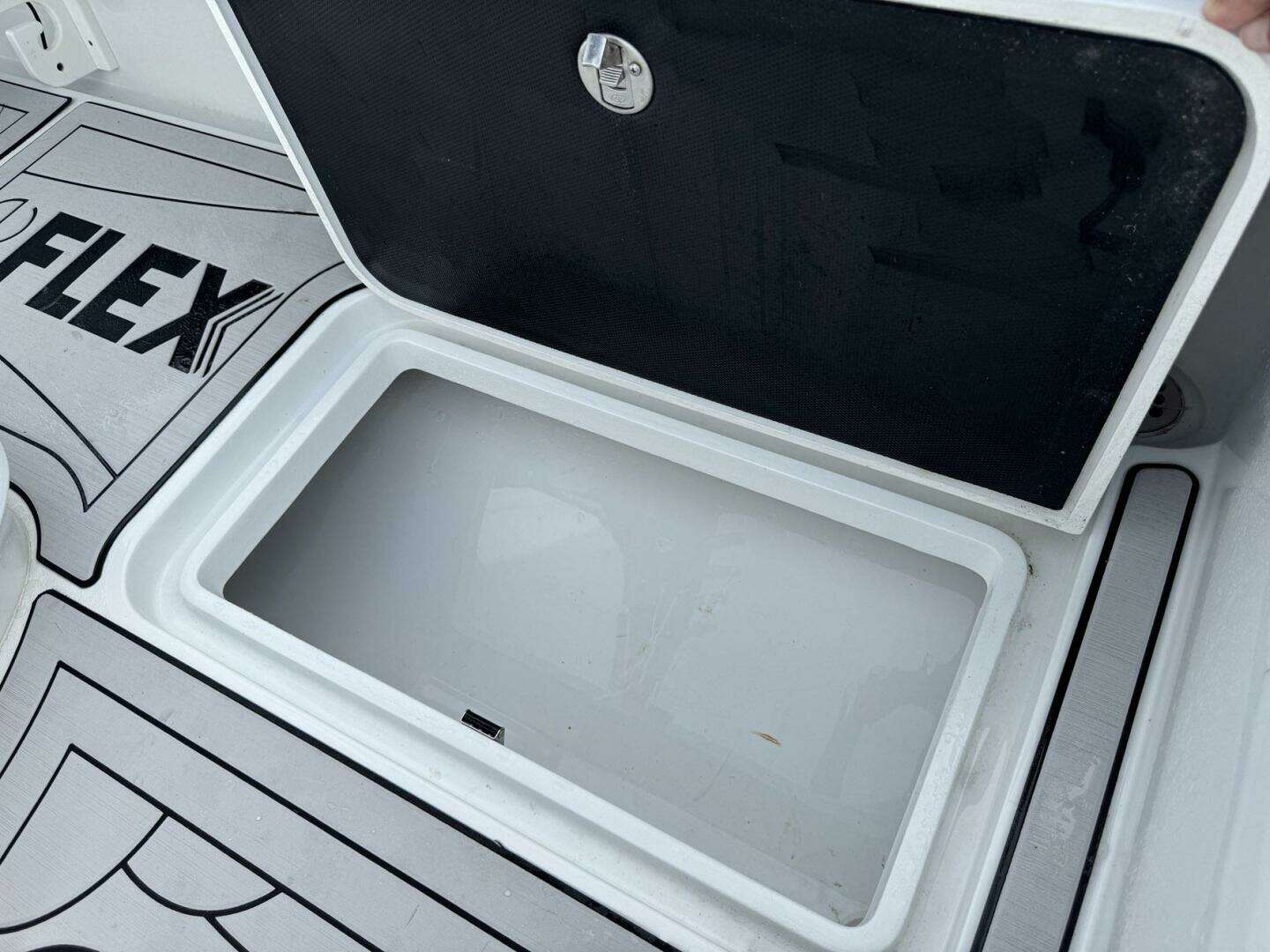 2021 Yellowfin 26 Hybrid - Image 32