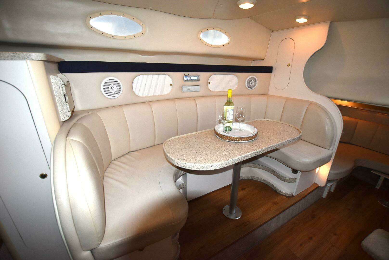 2000 Rinker 342 Fiesta Vee - Image 10