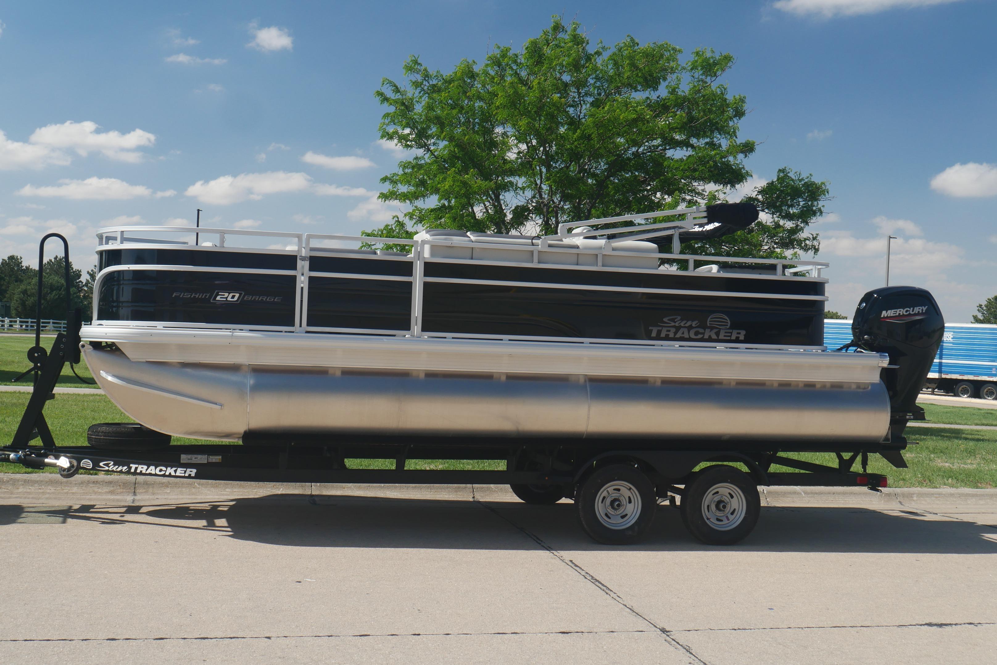 2026 Sun Tracker Fishin' Barge 20 DLX