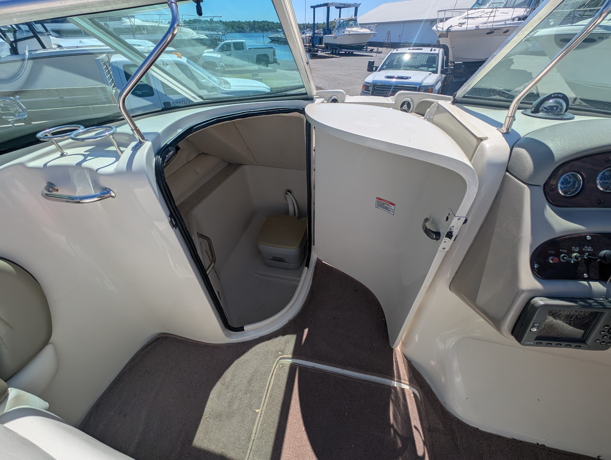 2006 Sea Ray 240 Sundeck - 10