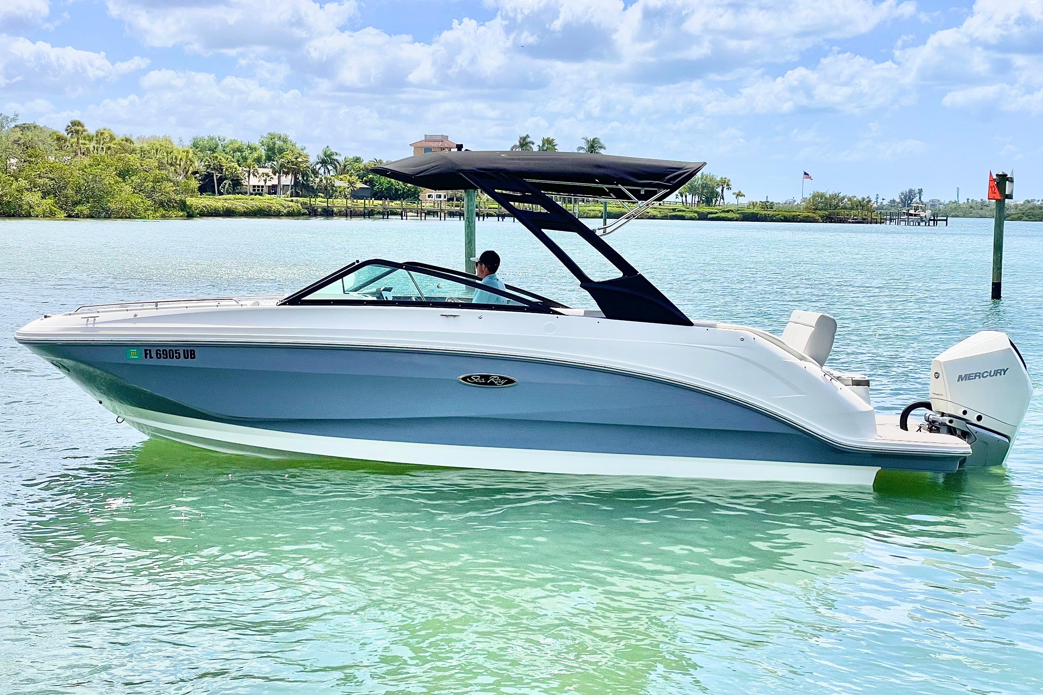 2024 Sea Ray SDX 250 Outboard