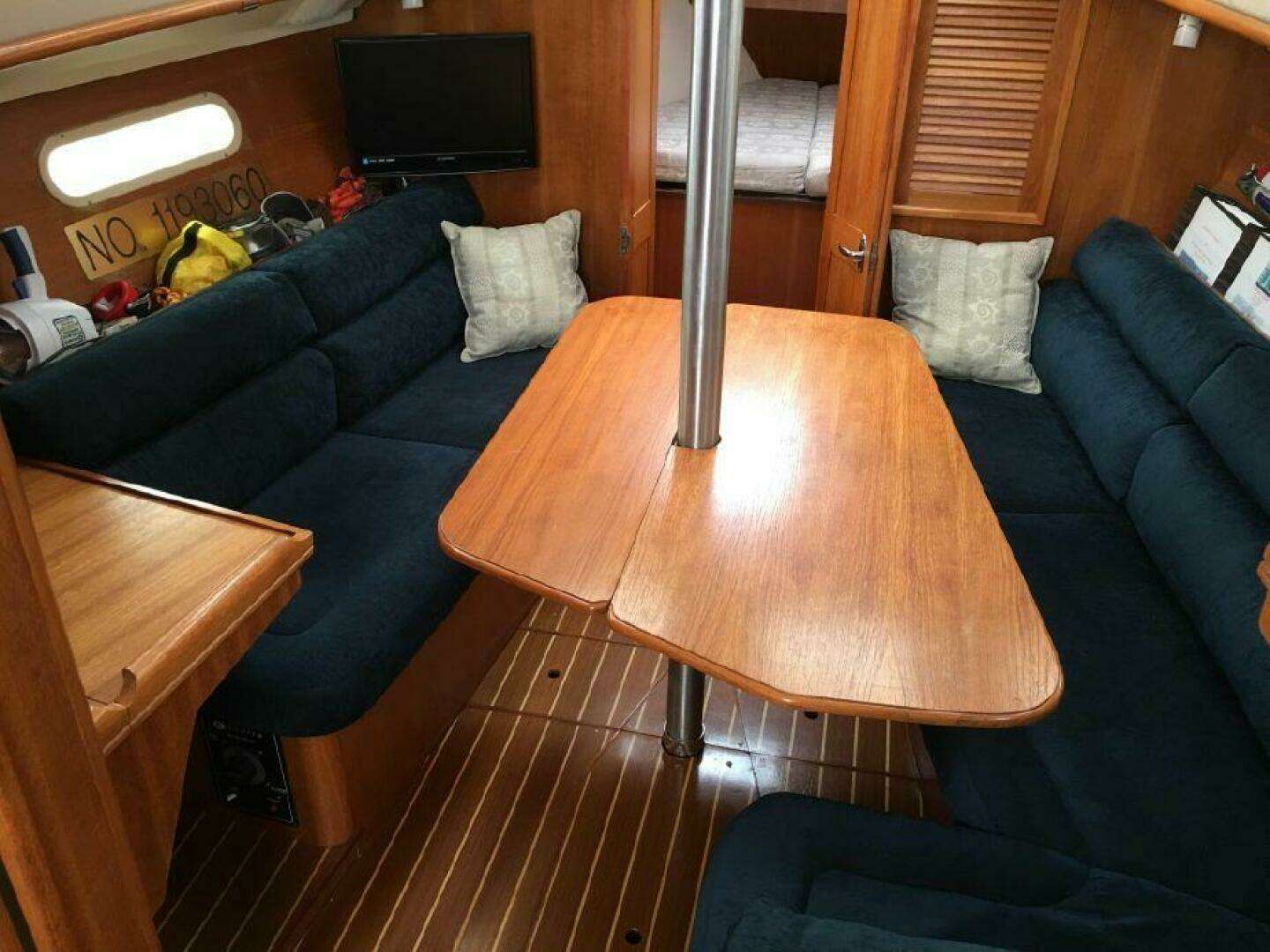 2002 Hunter 326 - Image 12