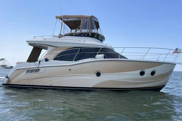 2013 Carver C-34 Command Bridge