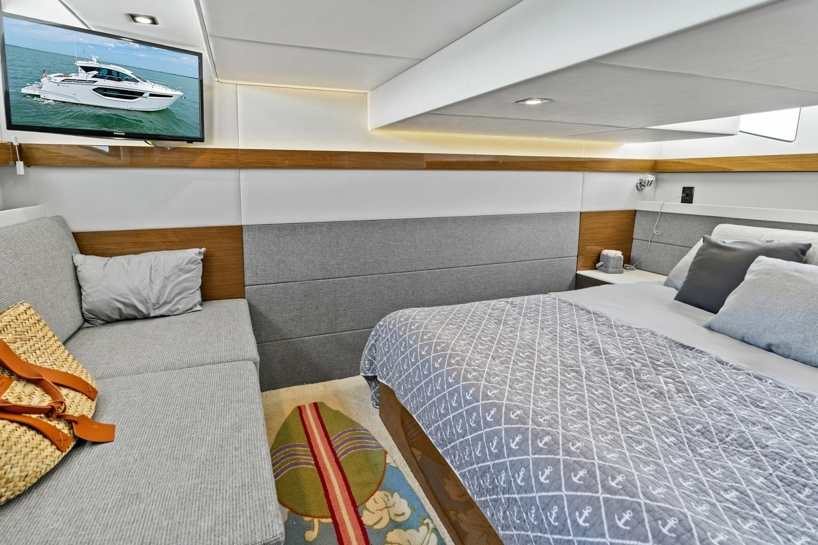 2019 Cruisers Yachts 42 Cantius - Image 4