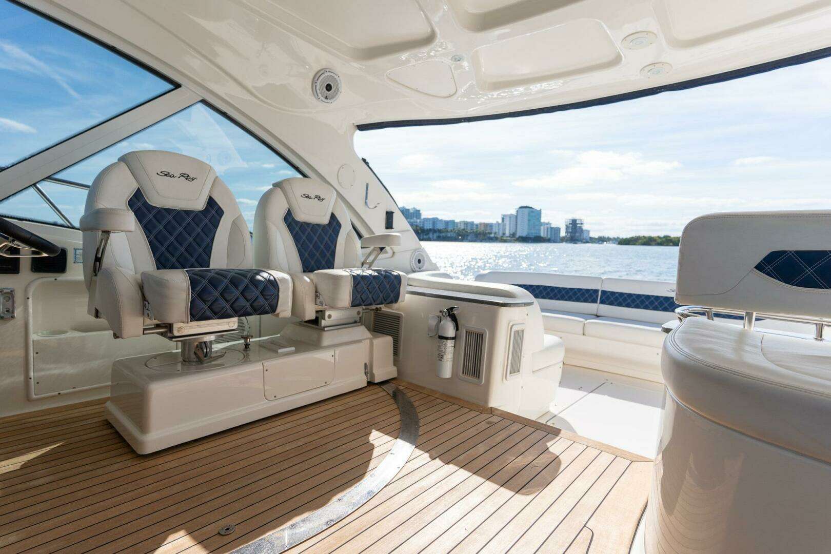 2005 Sea Ray 48 Sundancer - Image 22