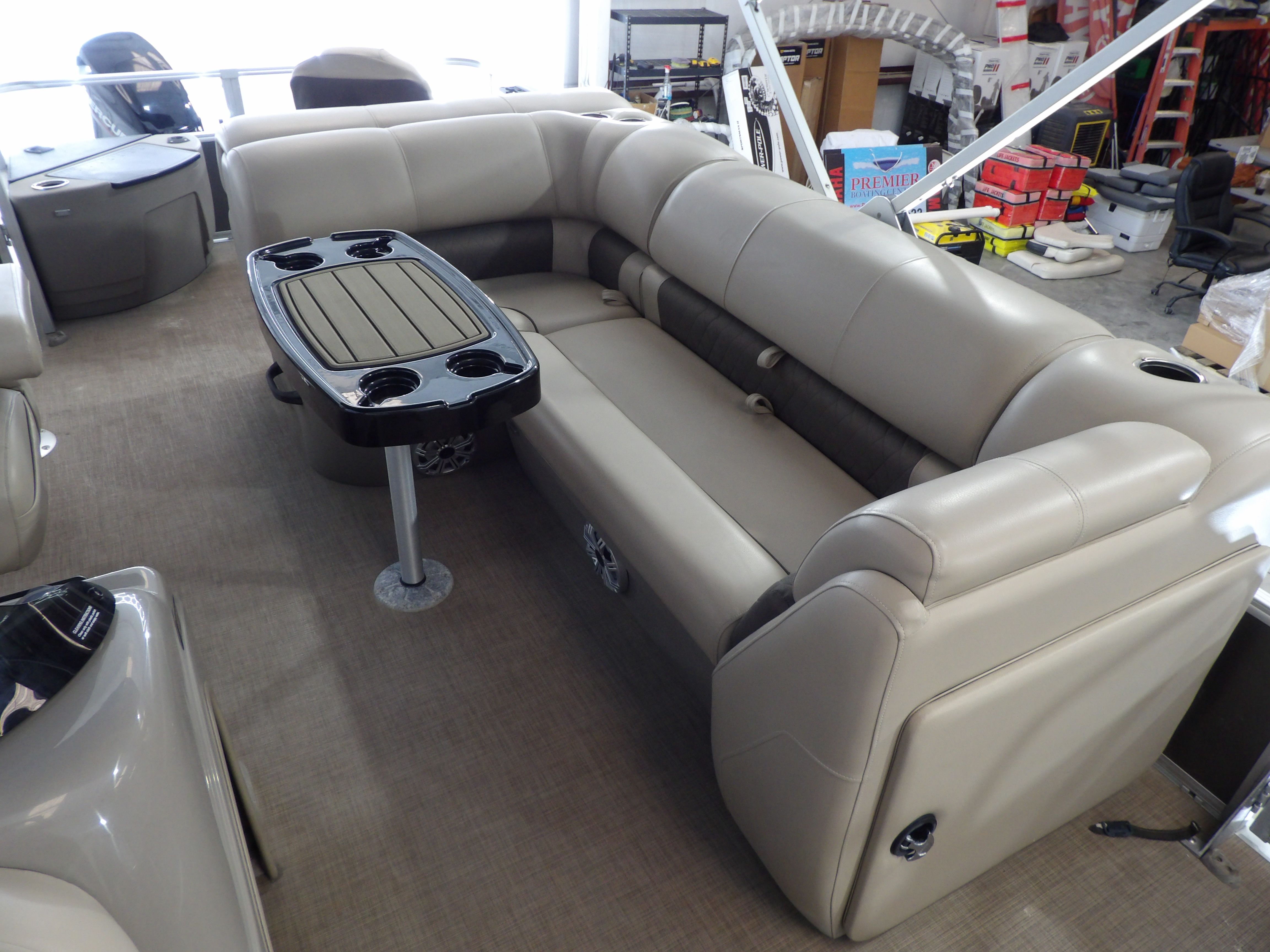 2023 Sun Tracker FB20DLX - 14