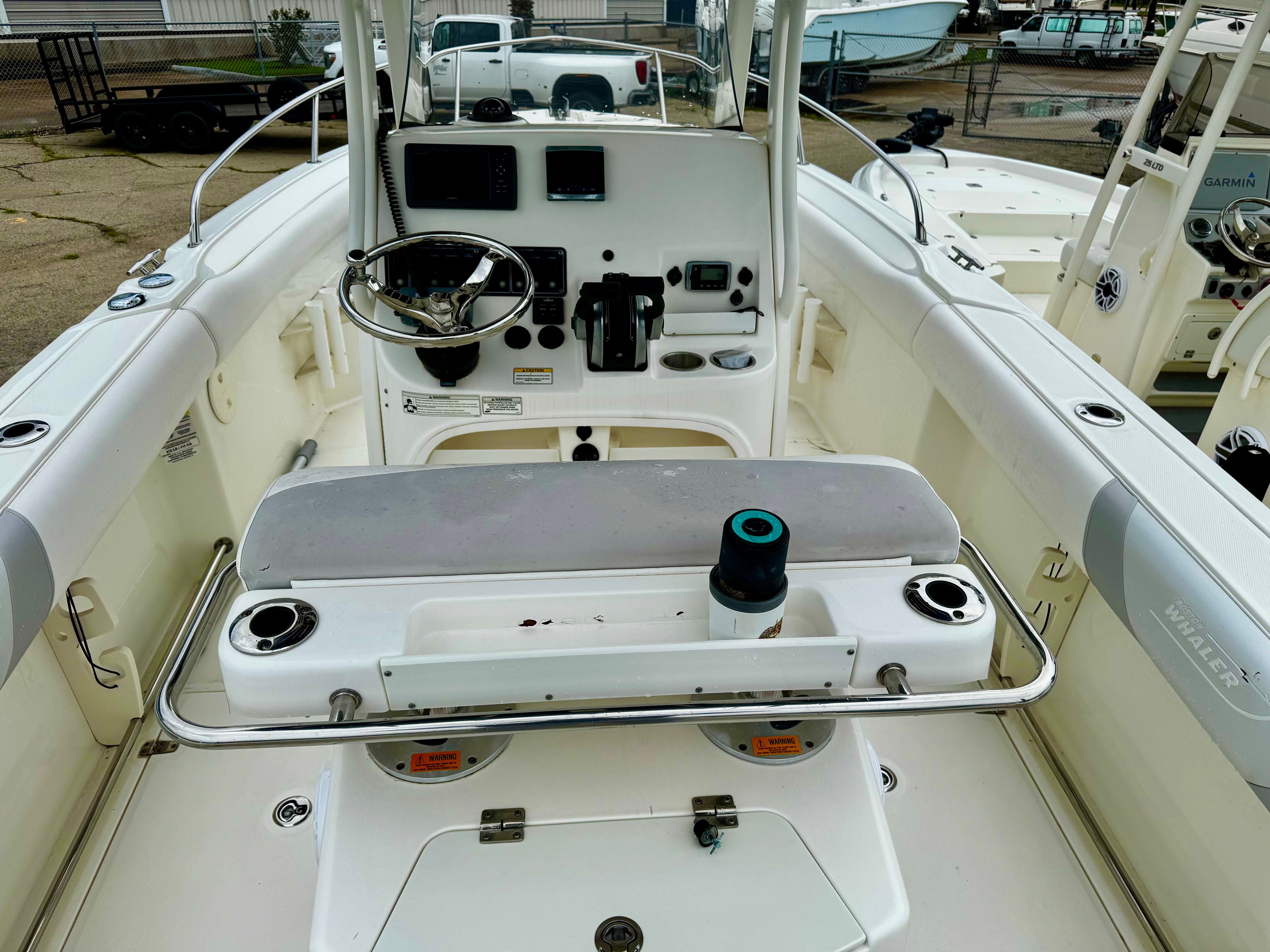 2016 Boston Whaler 220 Outrage - 13