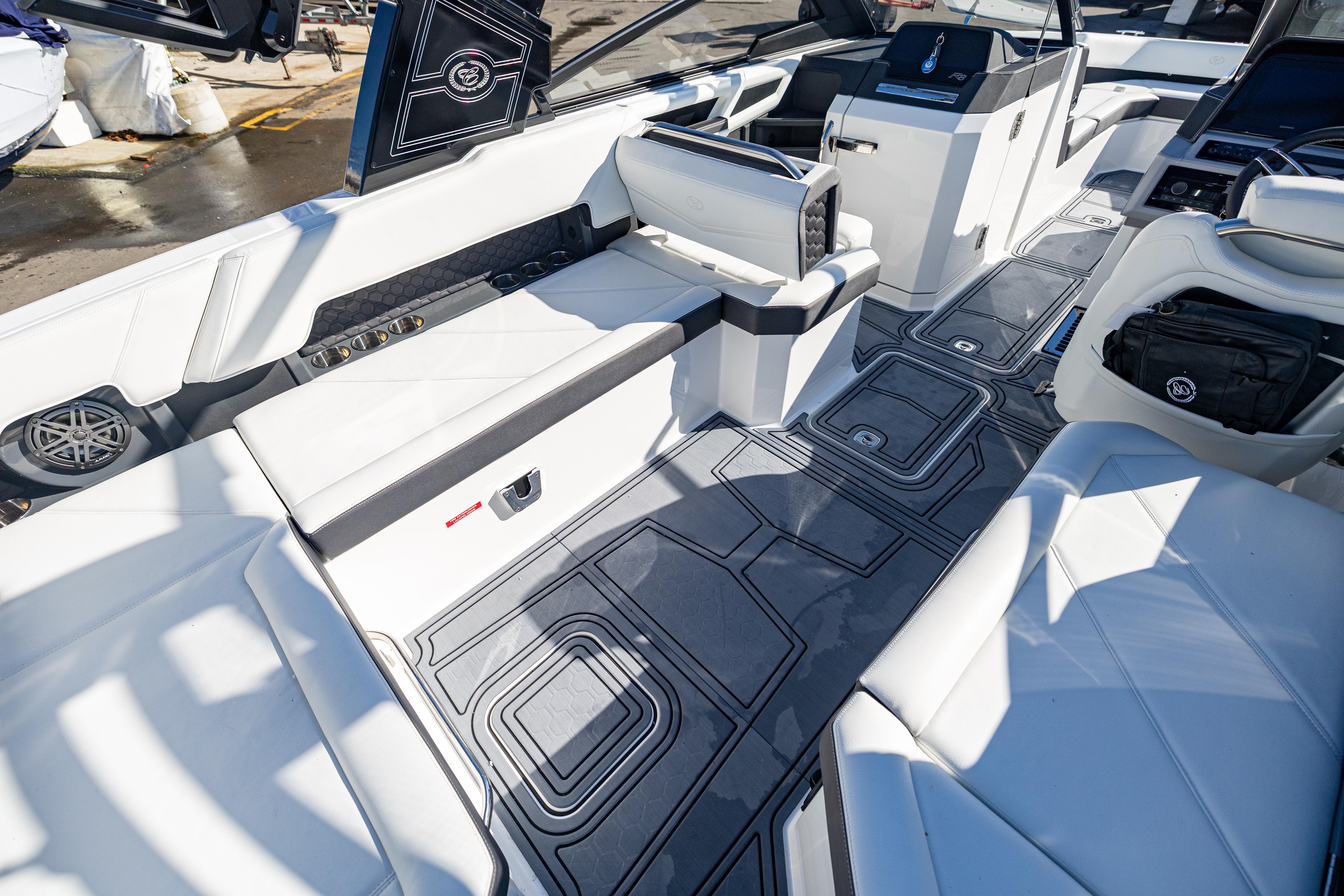 2025 Cobalt R8 Surf - 18