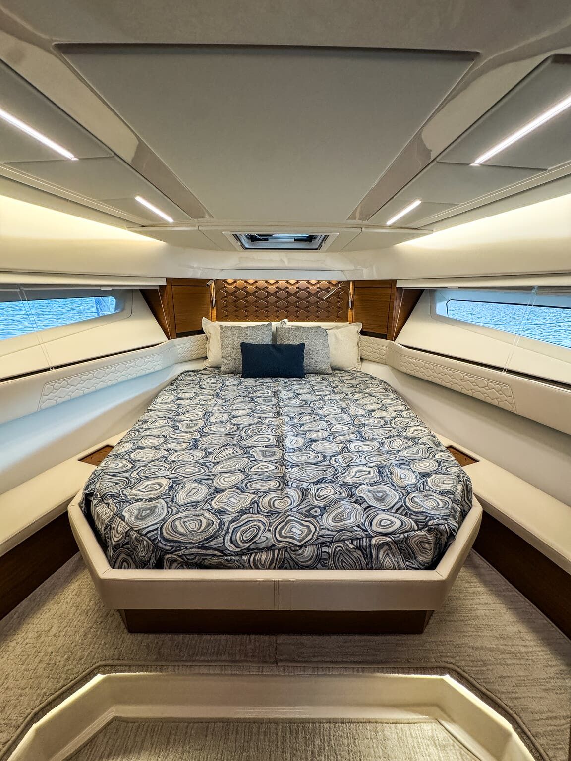 2026 Tiara Yachts 43LE - 8