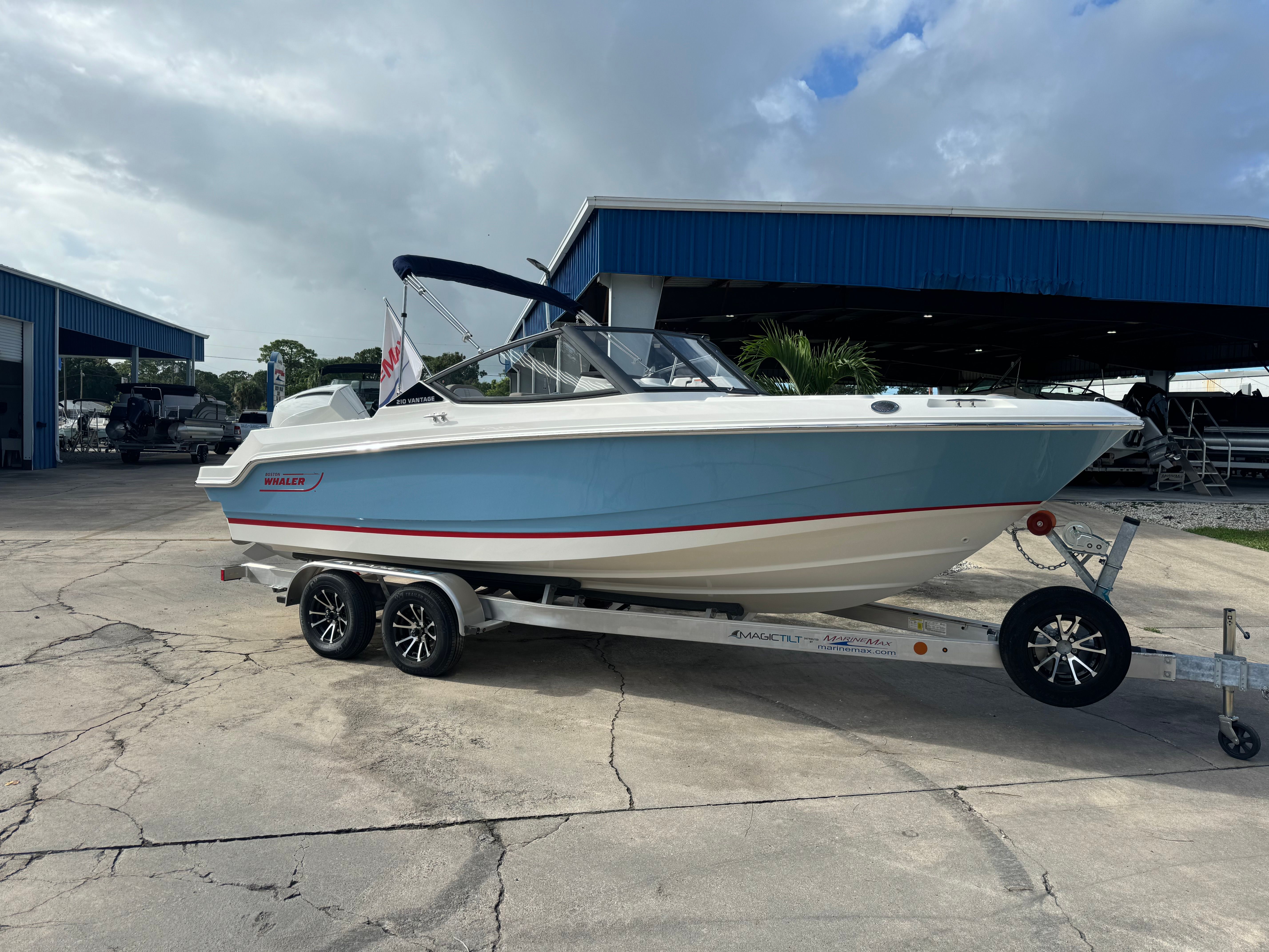 2026 Boston Whaler 210 Vantage